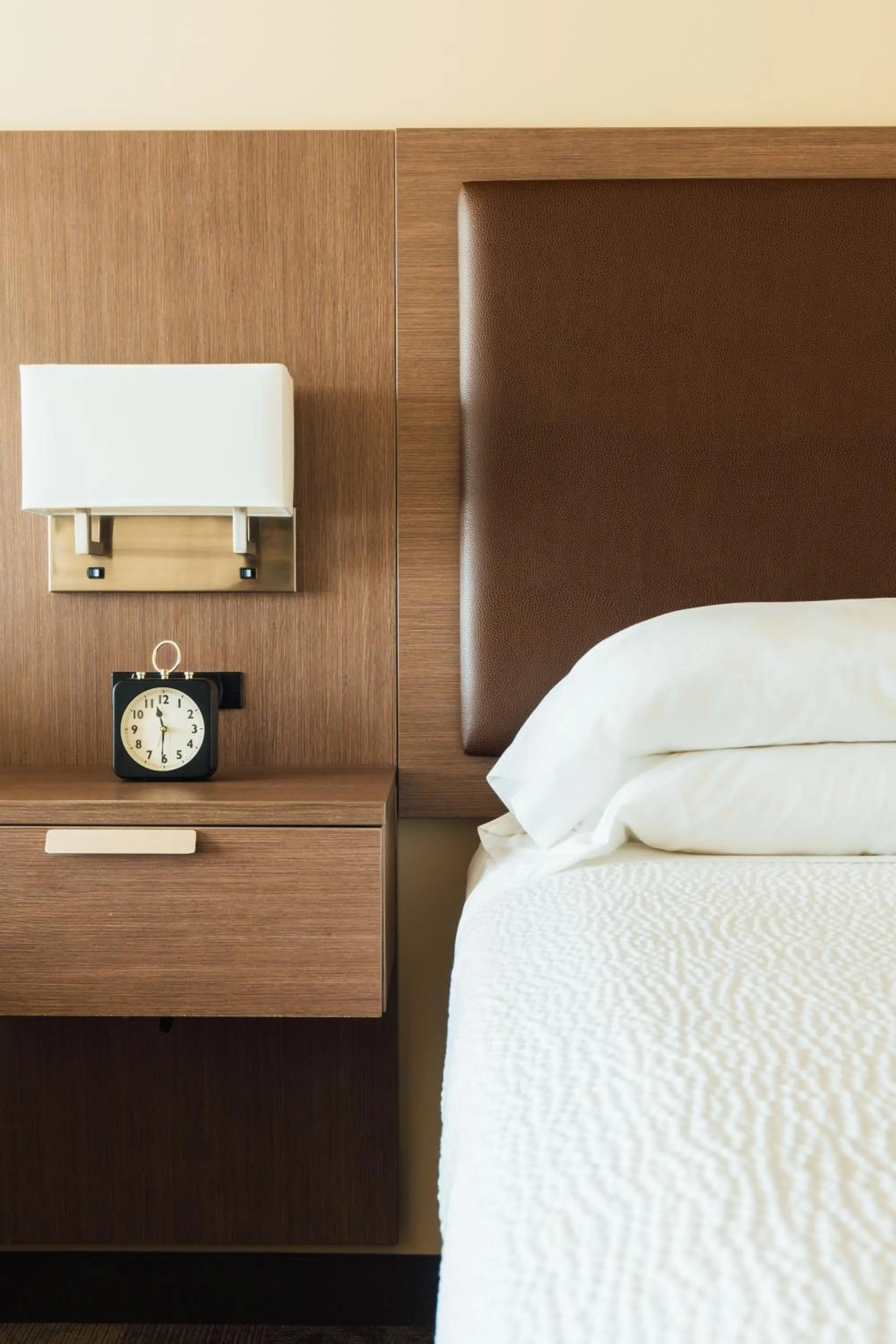 Bedroom, Bed in Belfast Harbor Inn