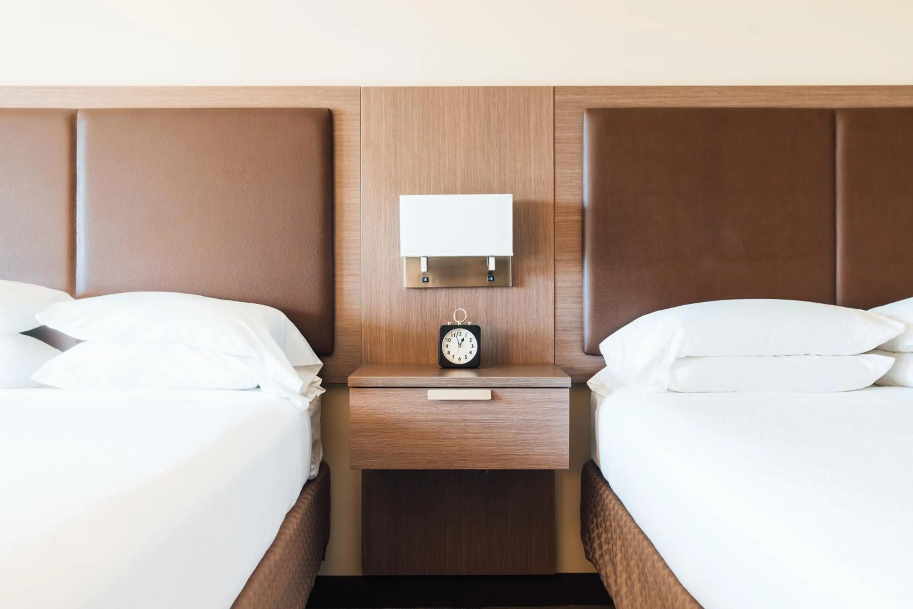 Bedroom, Bed in Belfast Harbor Inn