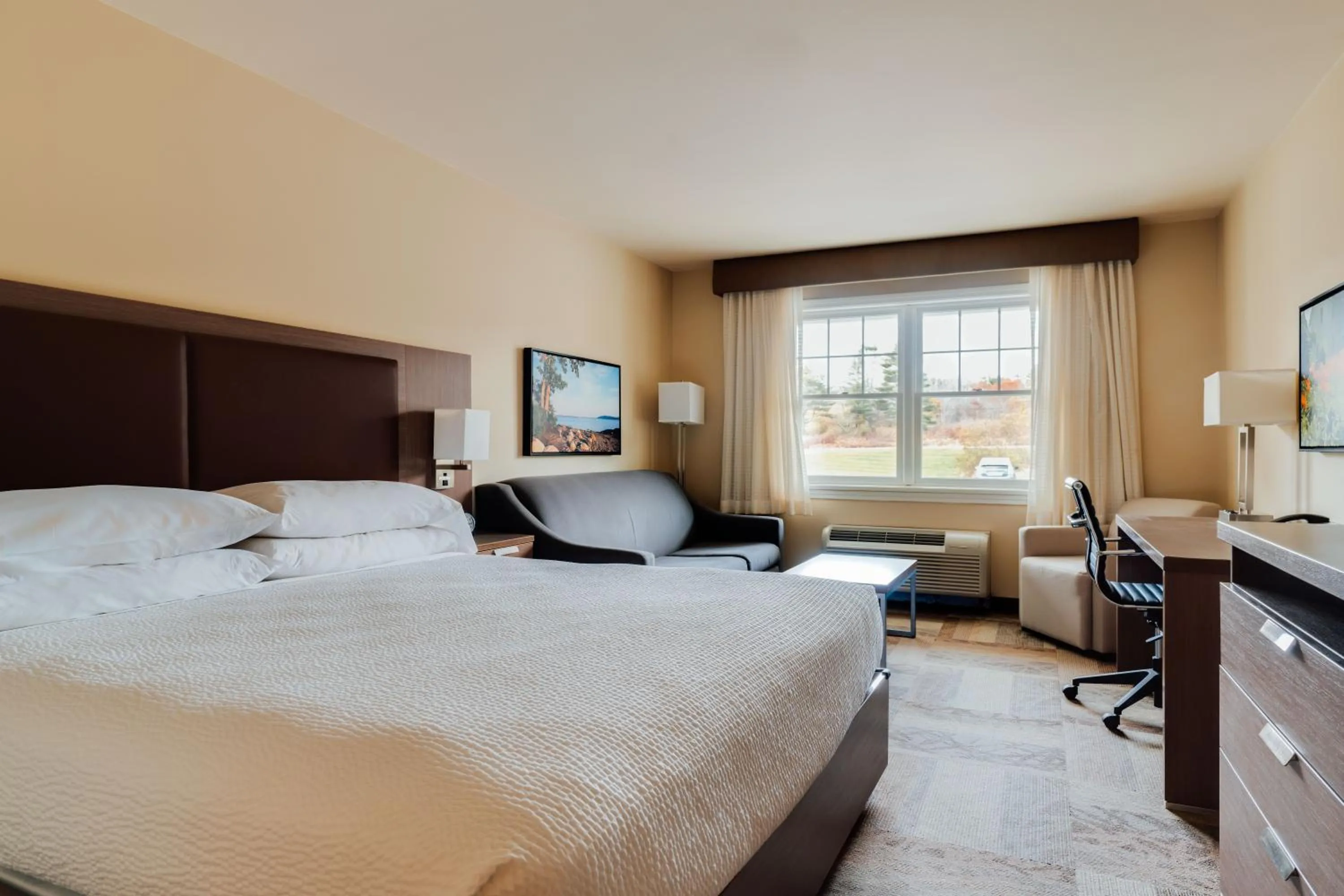 Bedroom, Bed in Belfast Harbor Inn