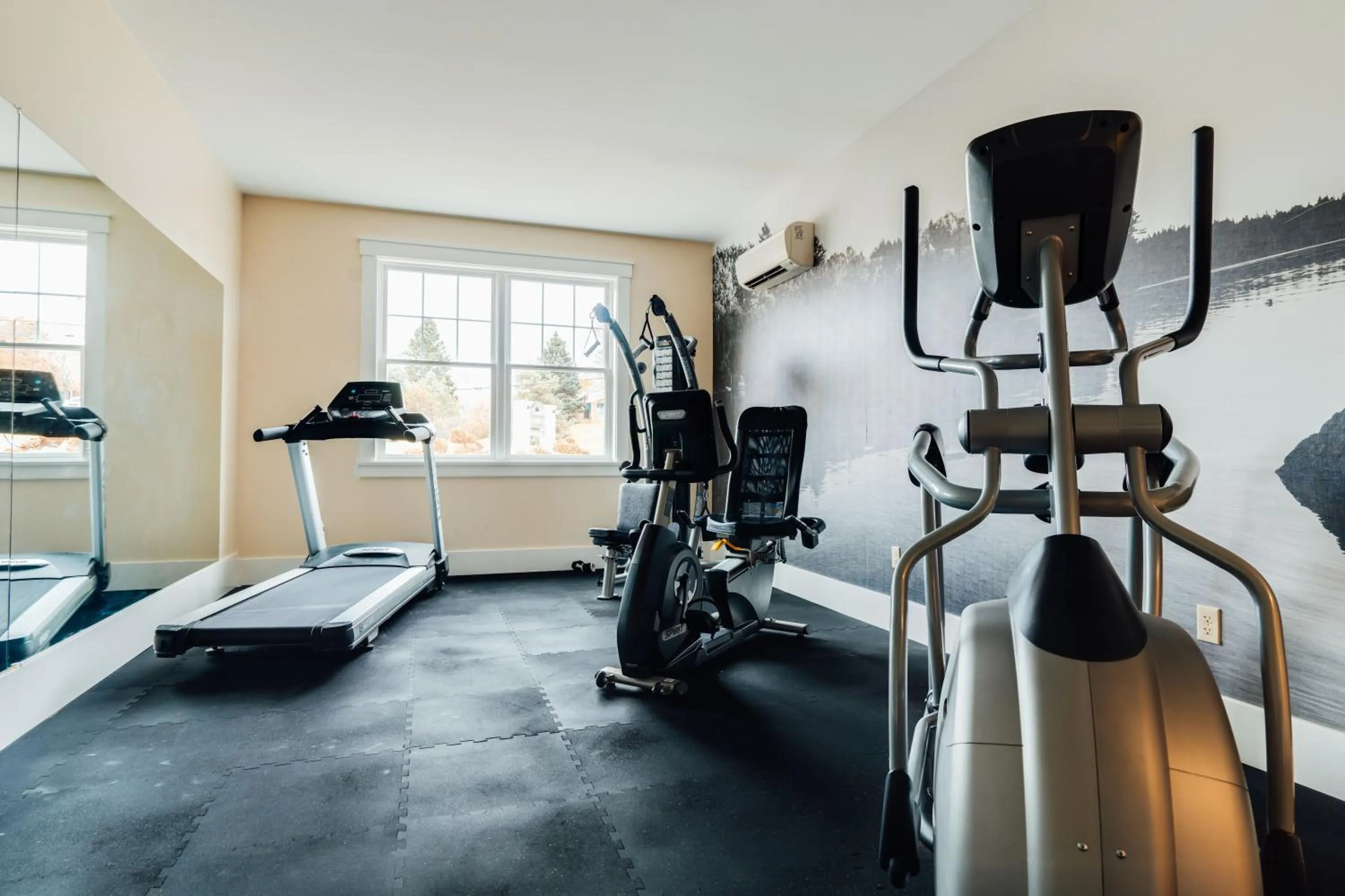 Fitness centre/facilities in Belfast Harbor Inn
