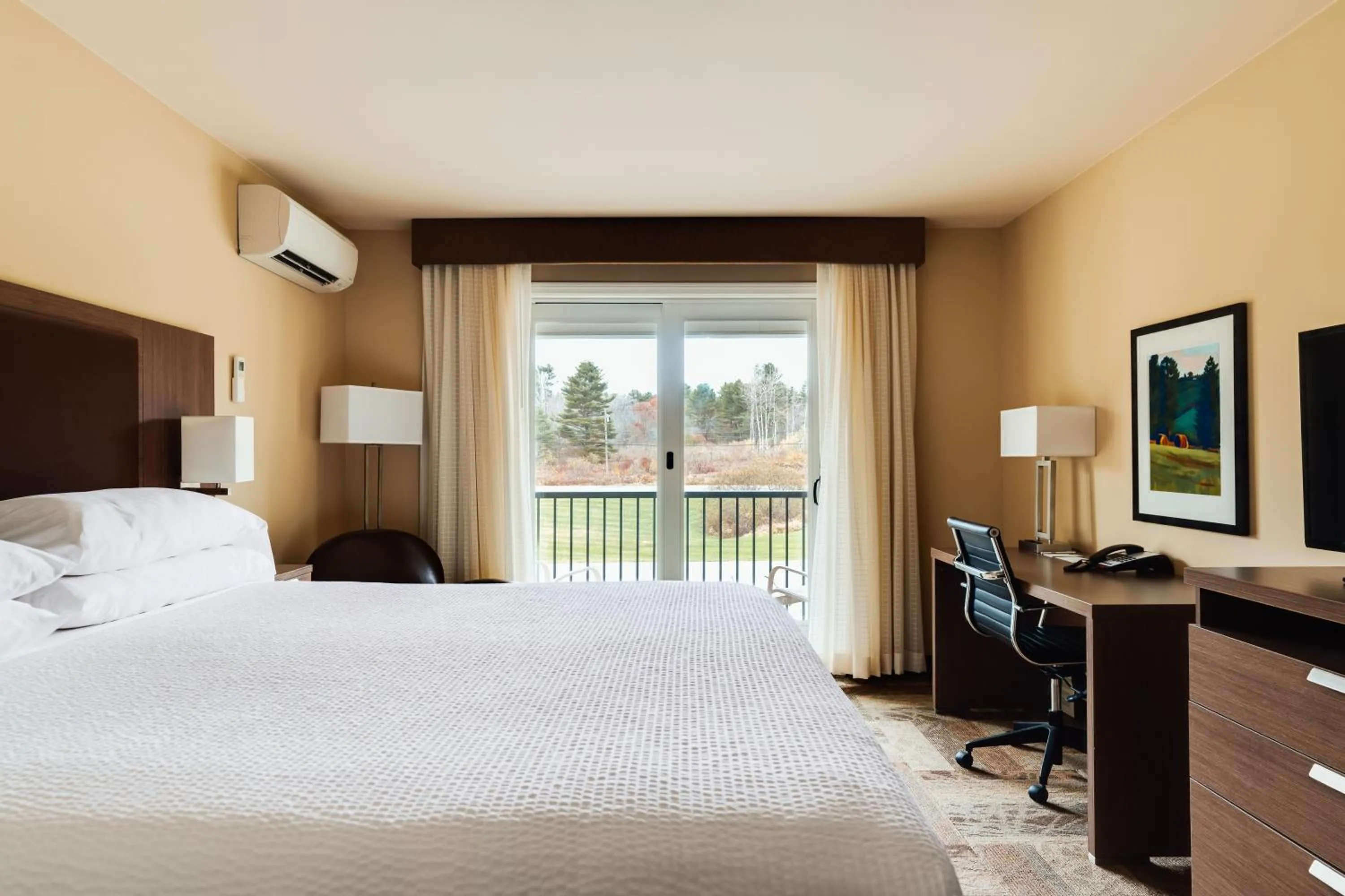 Bedroom, Bed in Belfast Harbor Inn