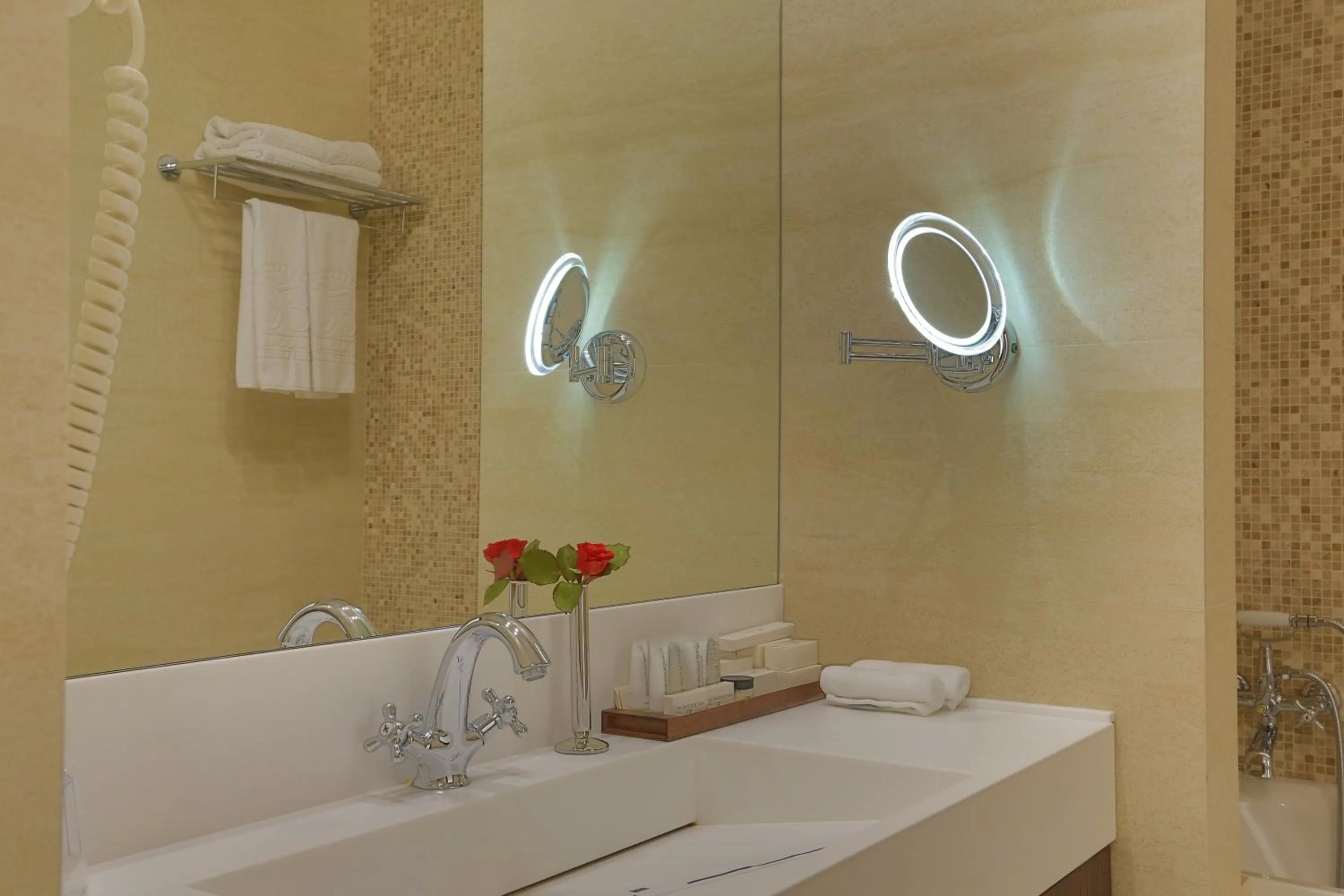 Shower in KADORR Hotel Resort & Spa