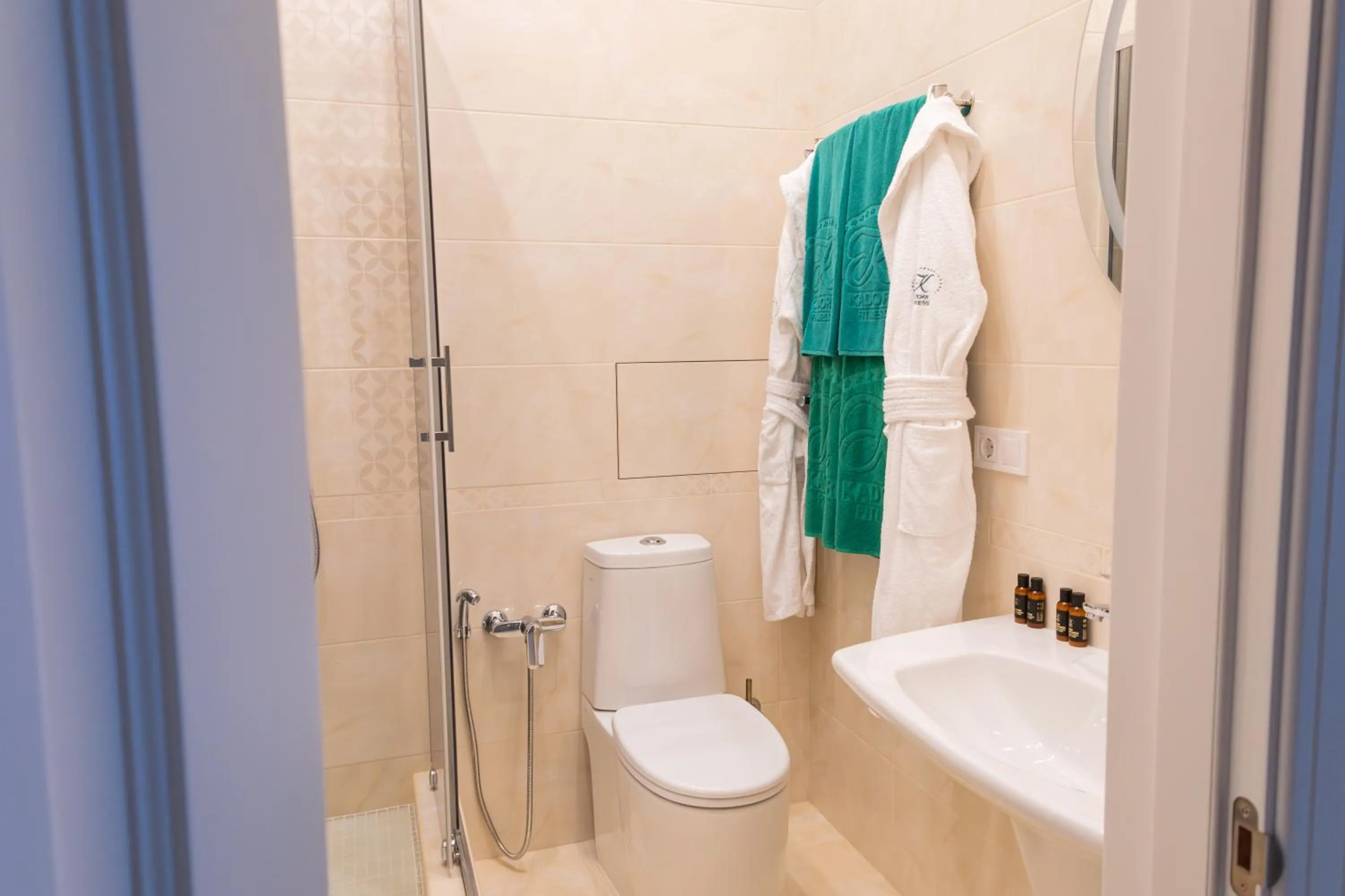 Shower in KADORR Hotel Resort & Spa