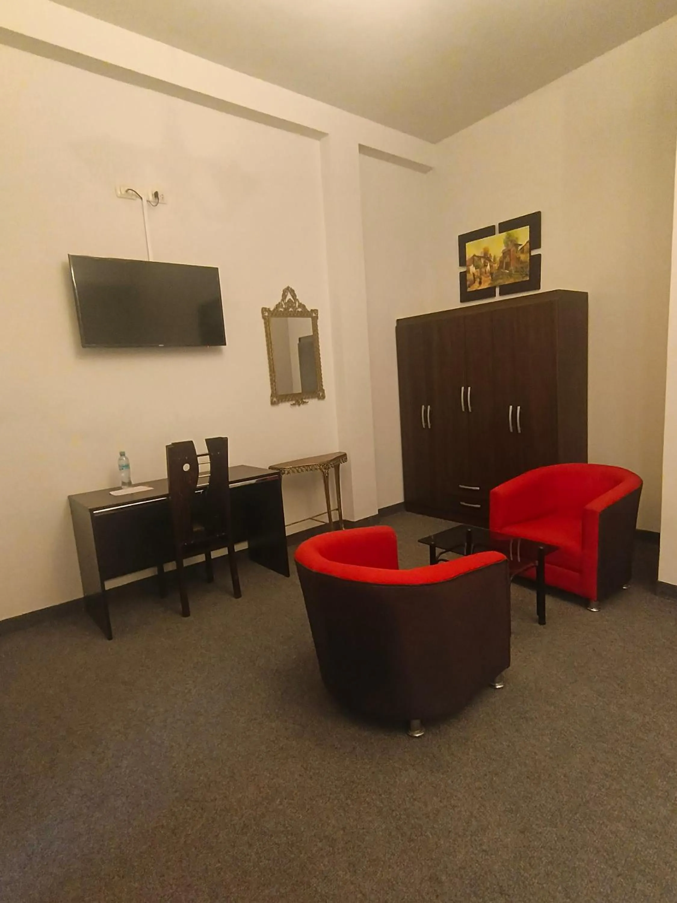 Colonial Plaza Hotel