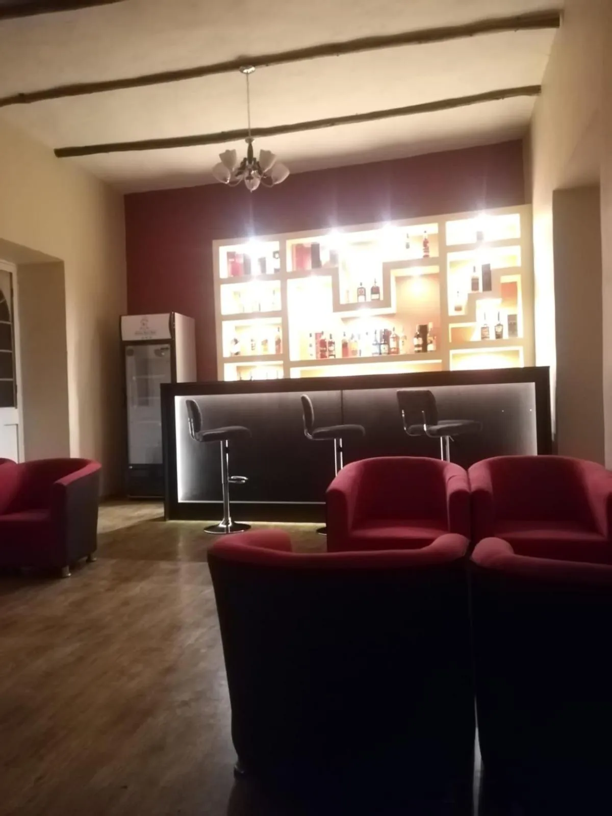 Lounge or bar in Colonial Plaza Hotel