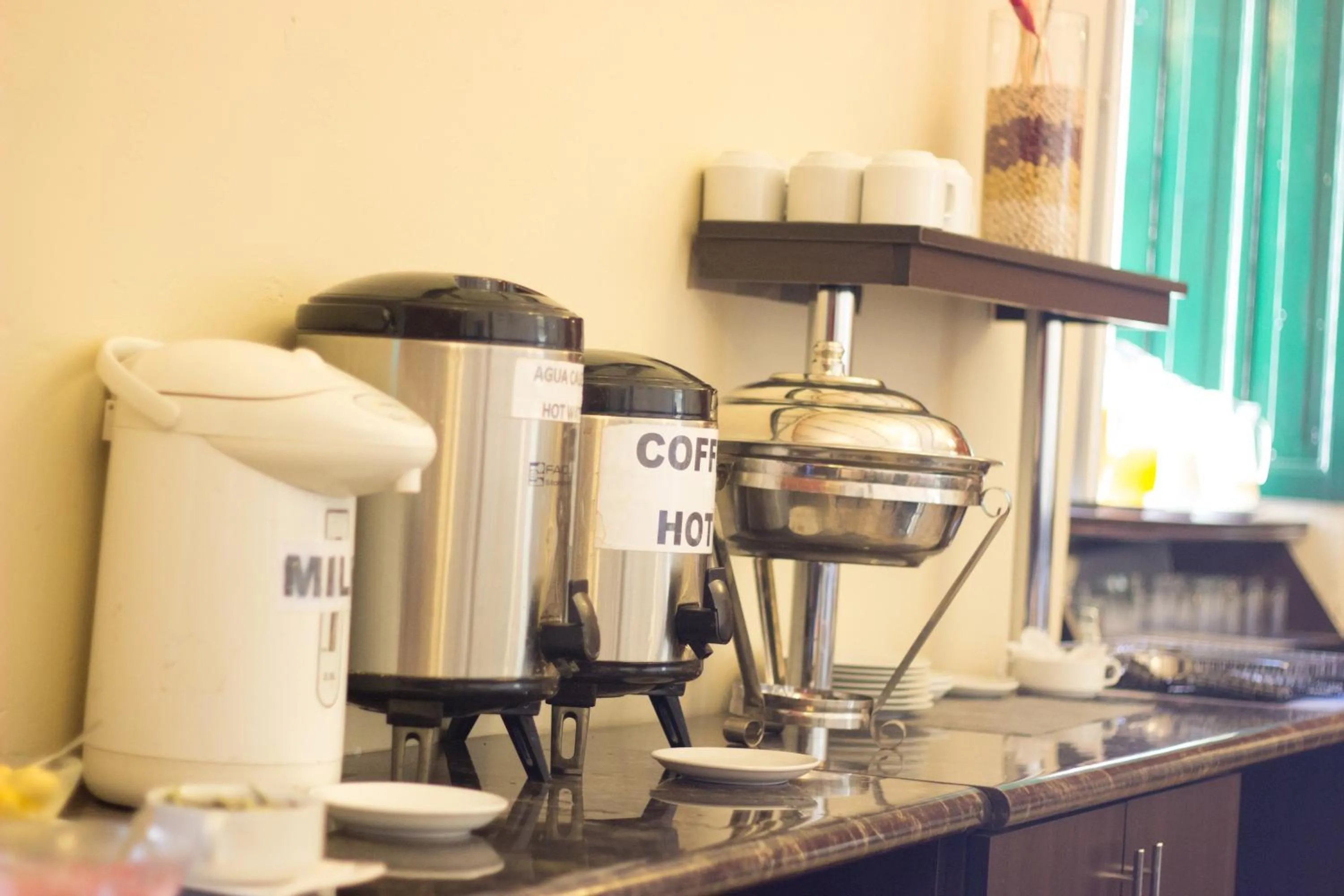 Buffet breakfast in Colonial Plaza Hotel