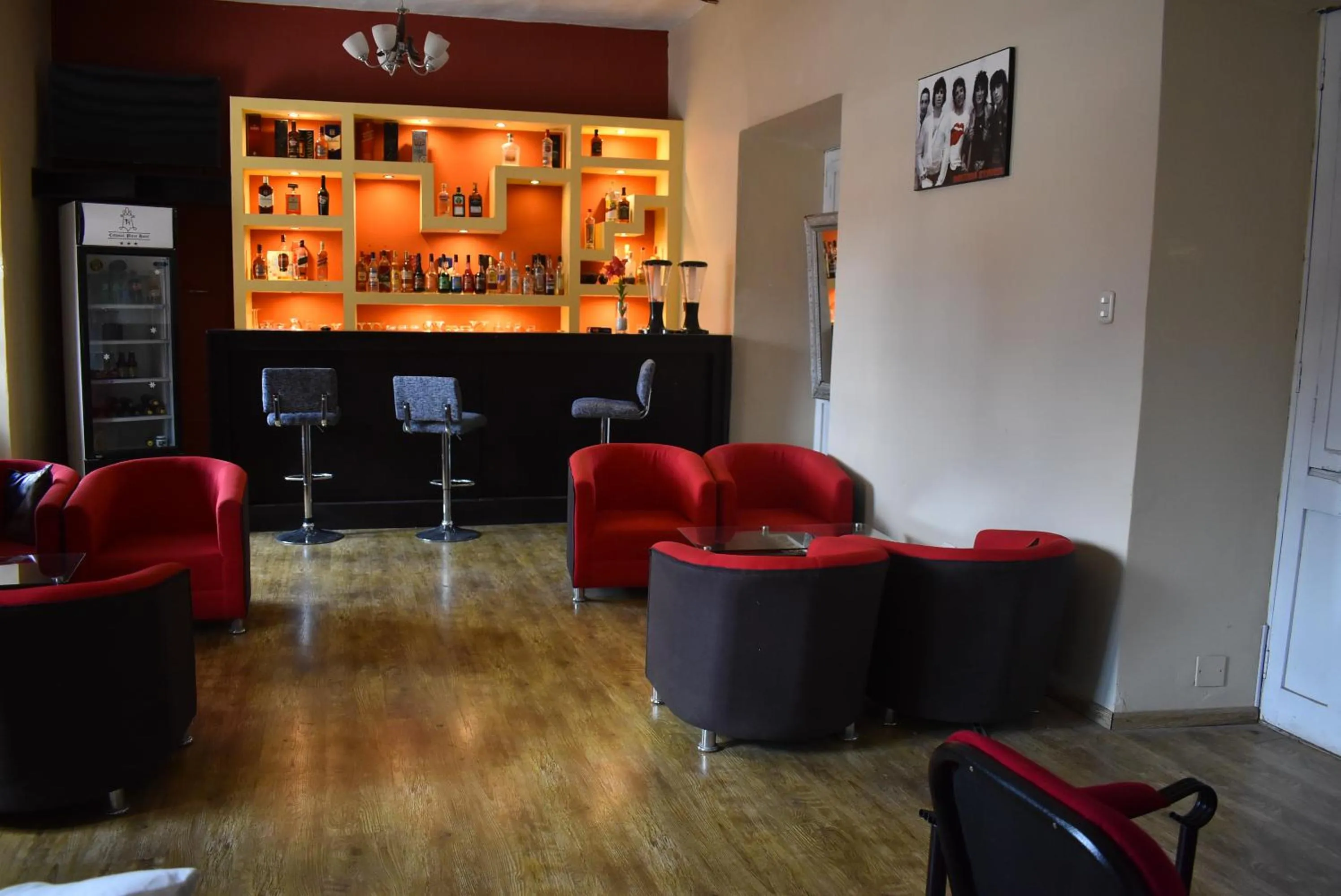 Lounge or bar in Colonial Plaza Hotel