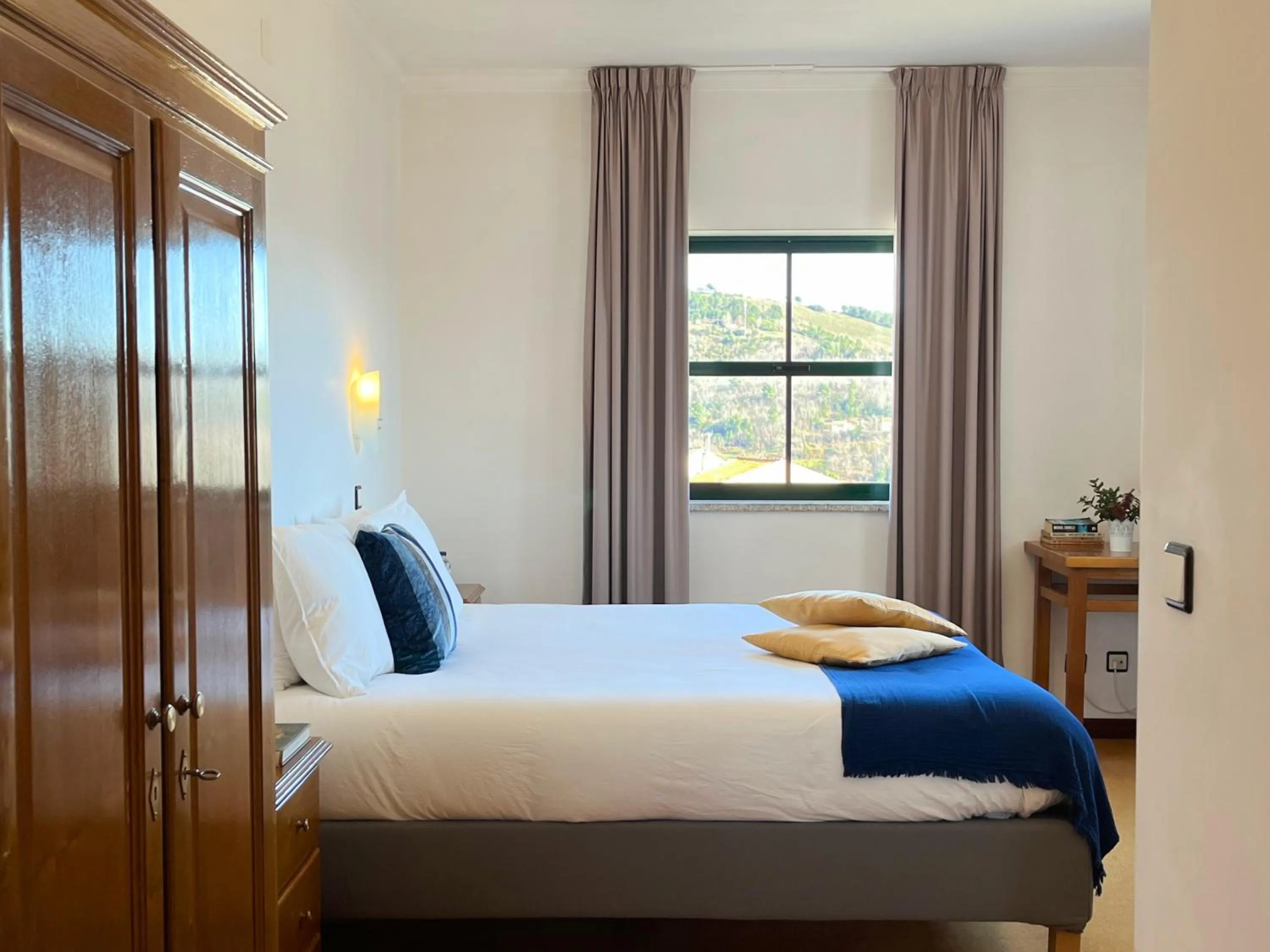 Bedroom, Bed in Vinhais Hotel