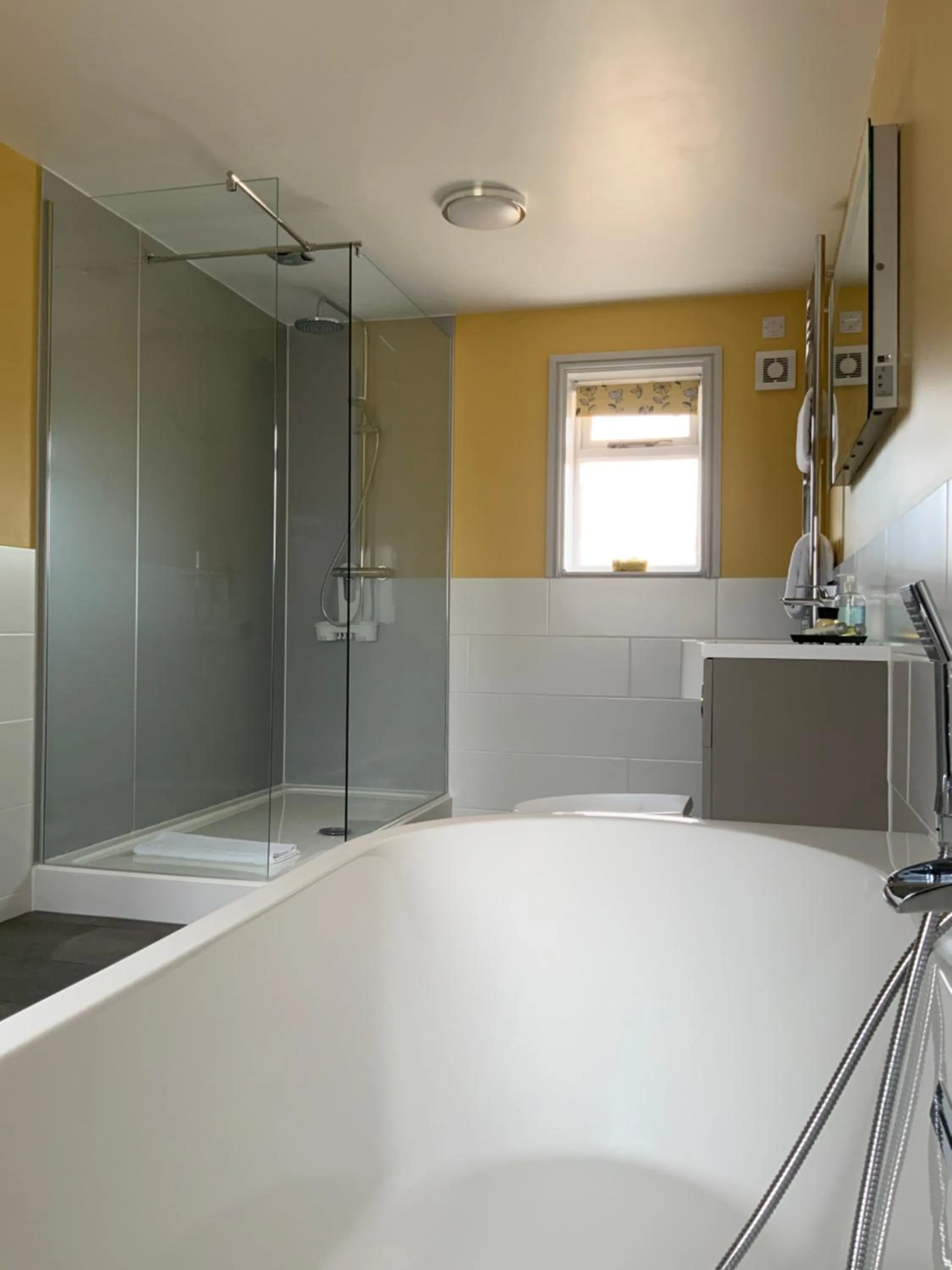 Shower in The Red Lion Inn Partney