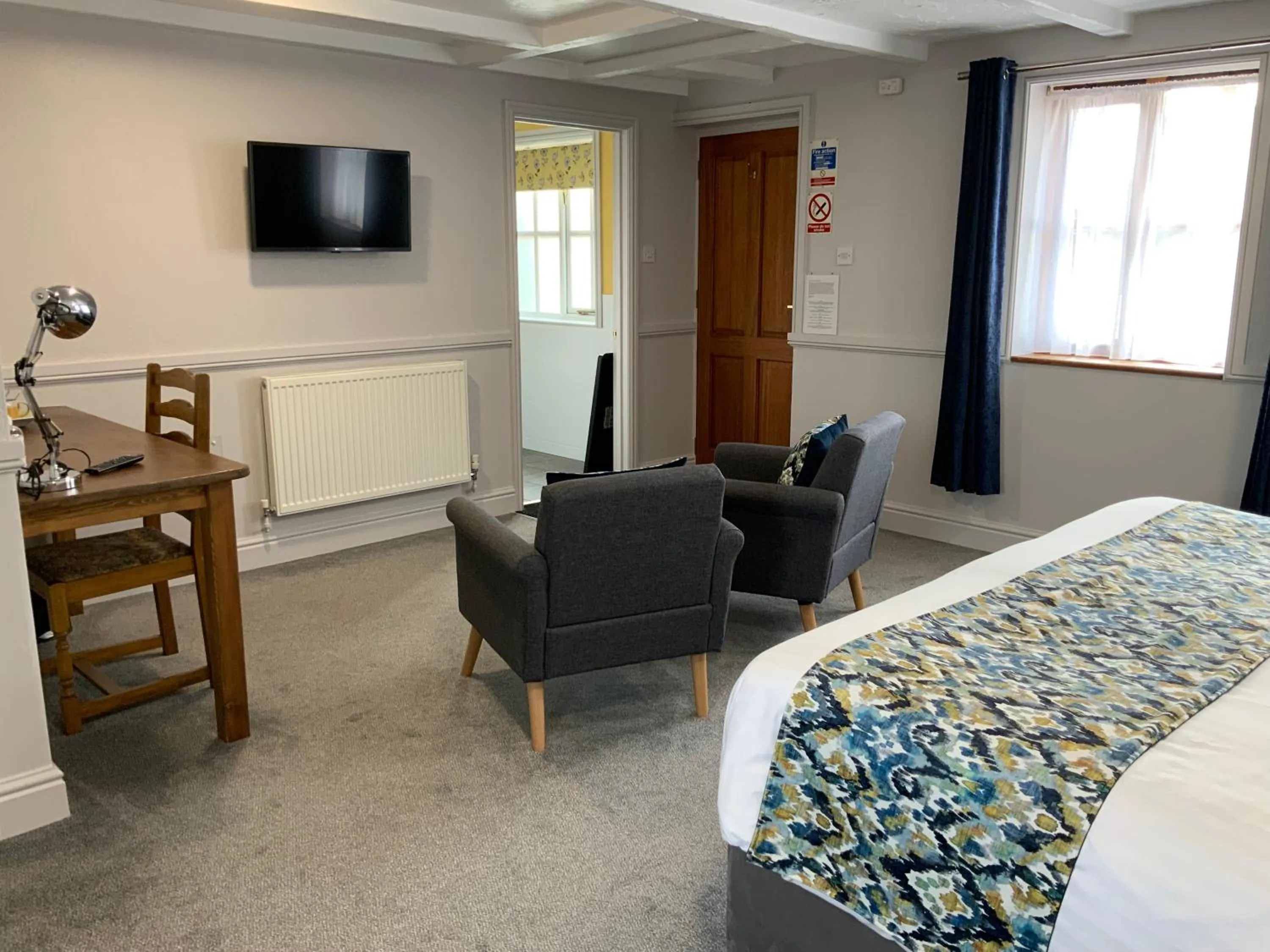 Seating area, Bed in The Red Lion Inn Partney