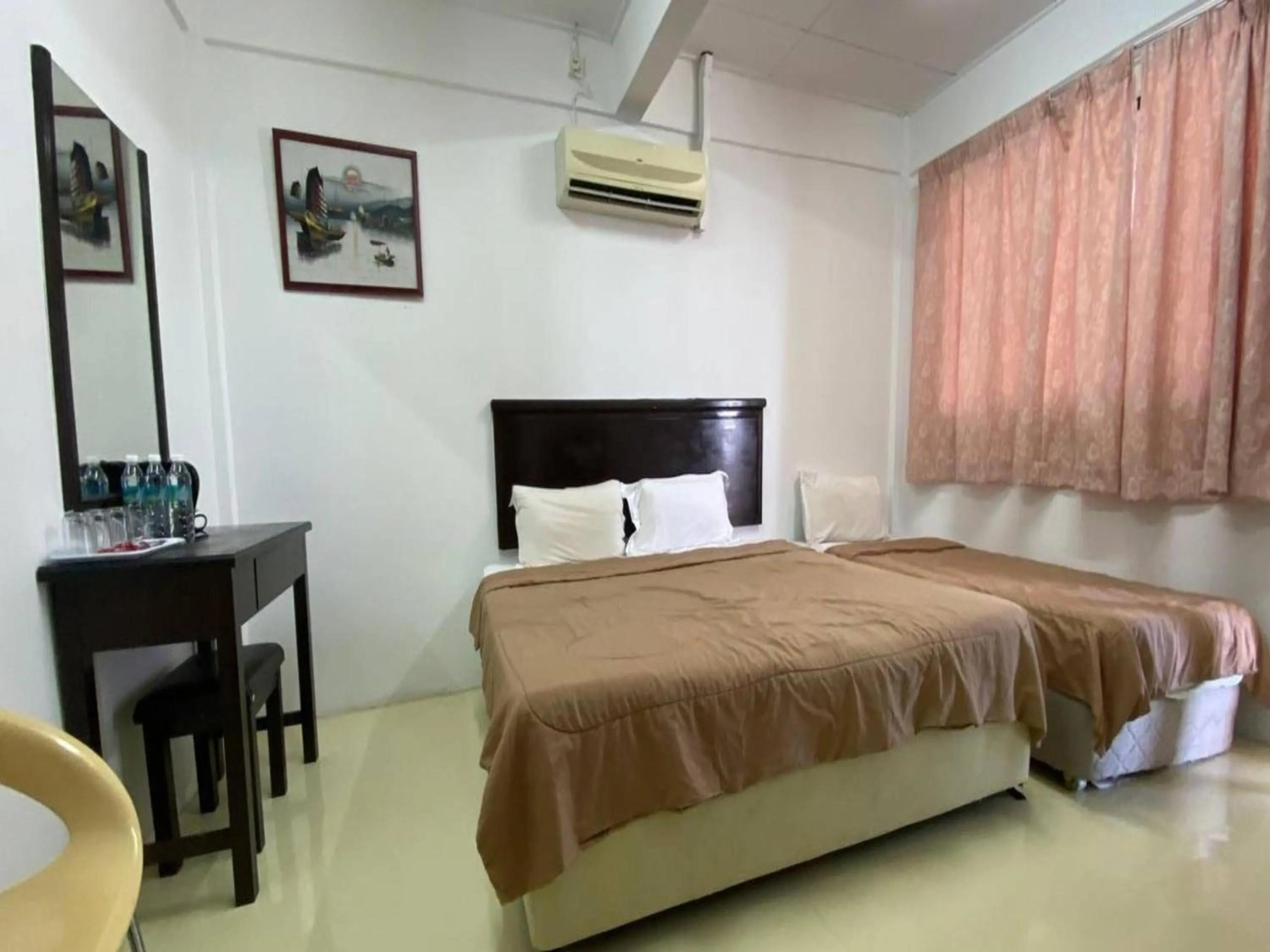 Bedroom, Bed in Capital O 91094 Hotel & Chalet Sportfishing