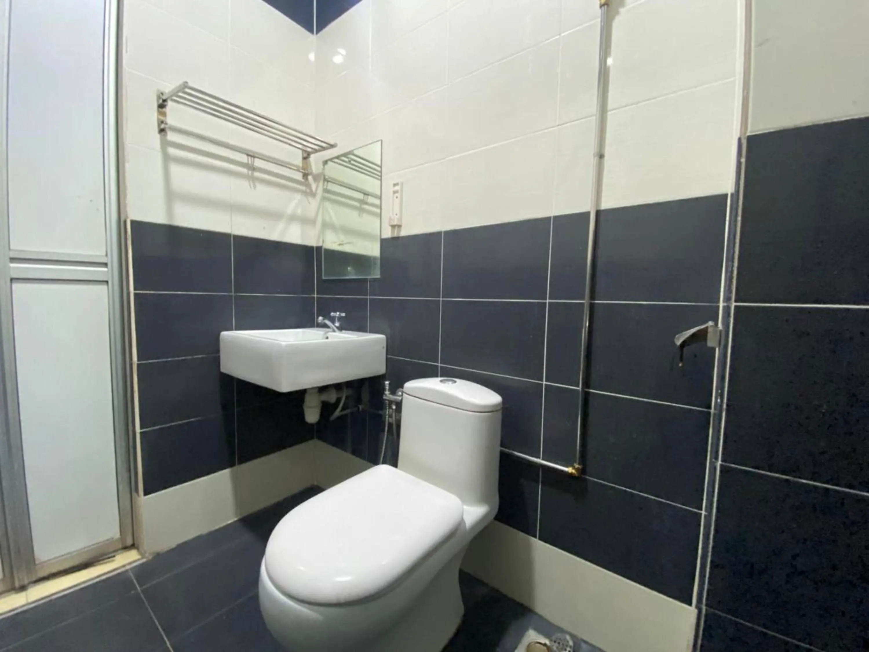 Bathroom in Capital O 91094 Hotel & Chalet Sportfishing