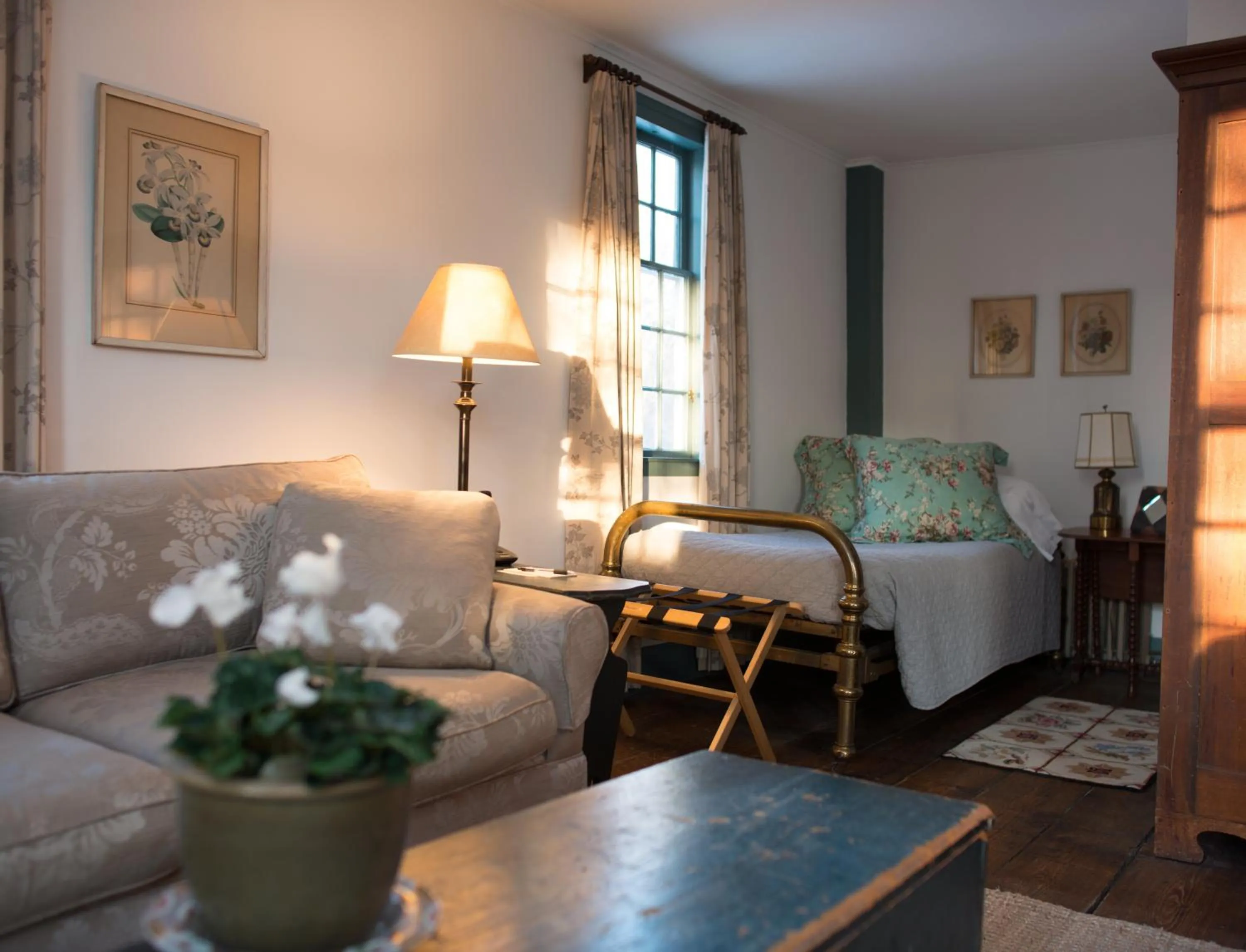 Day, Bed in The Old Inn On The Green