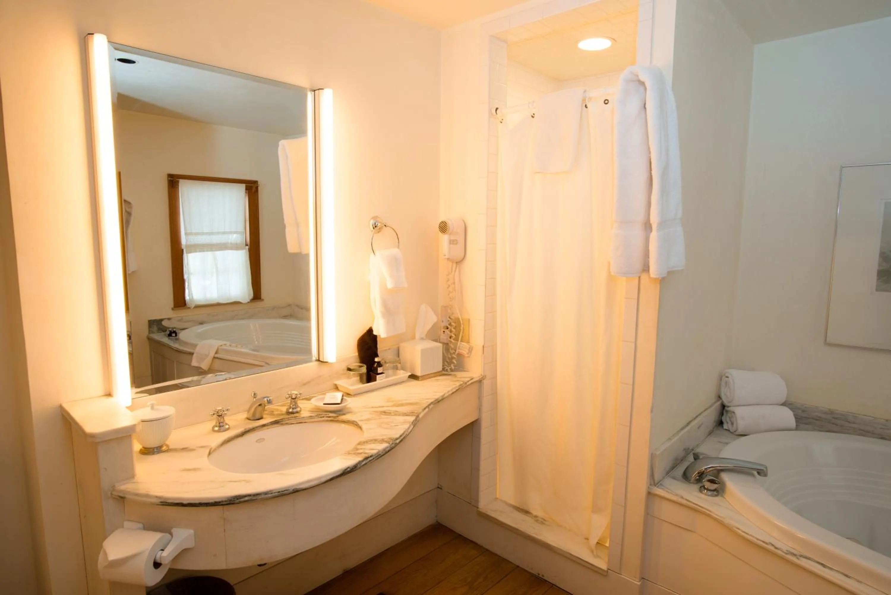 Bathroom in The Old Inn On The Green