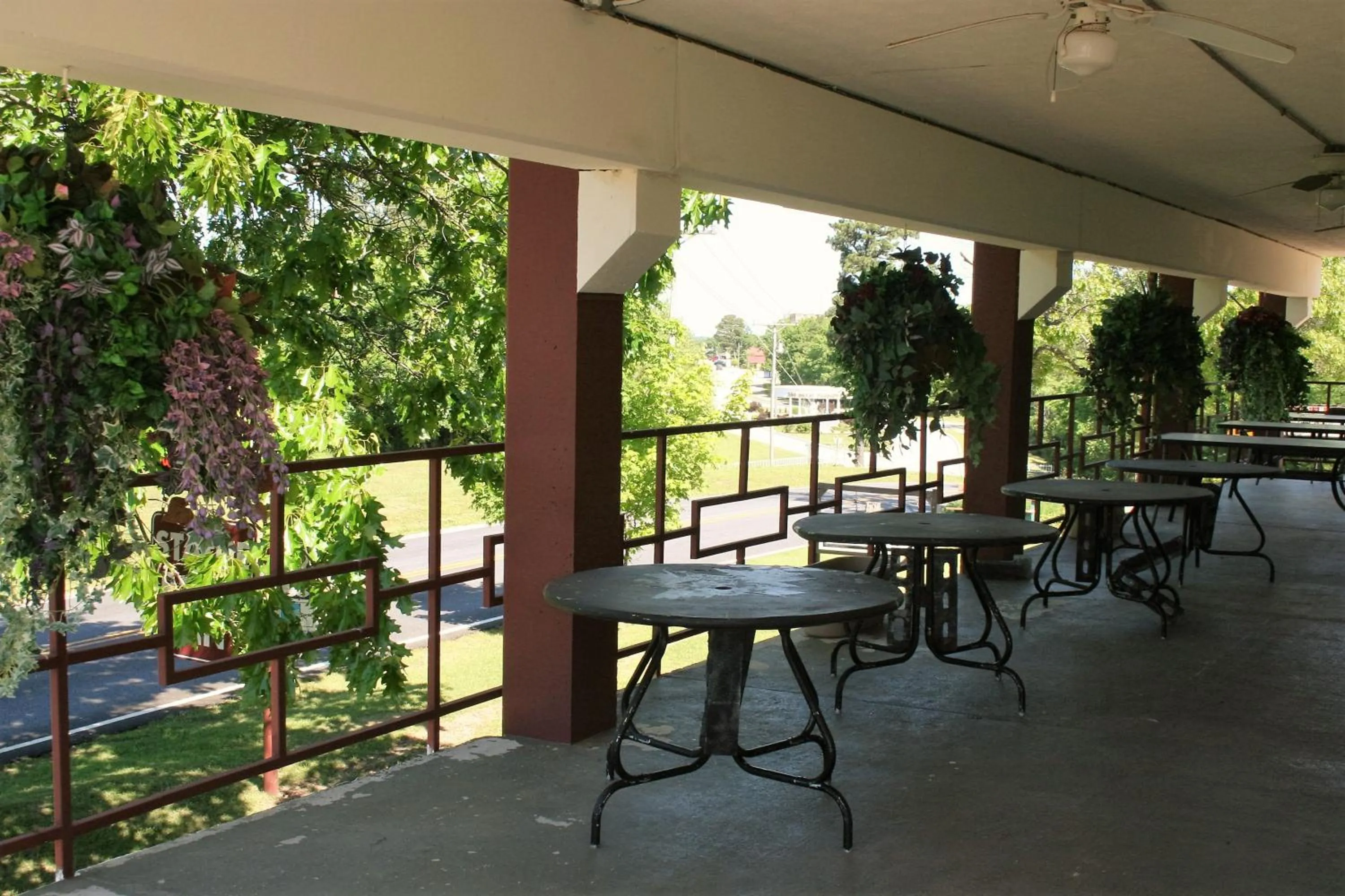 Patio in Passion Play Road Inn - Formerly Statue Road Inn