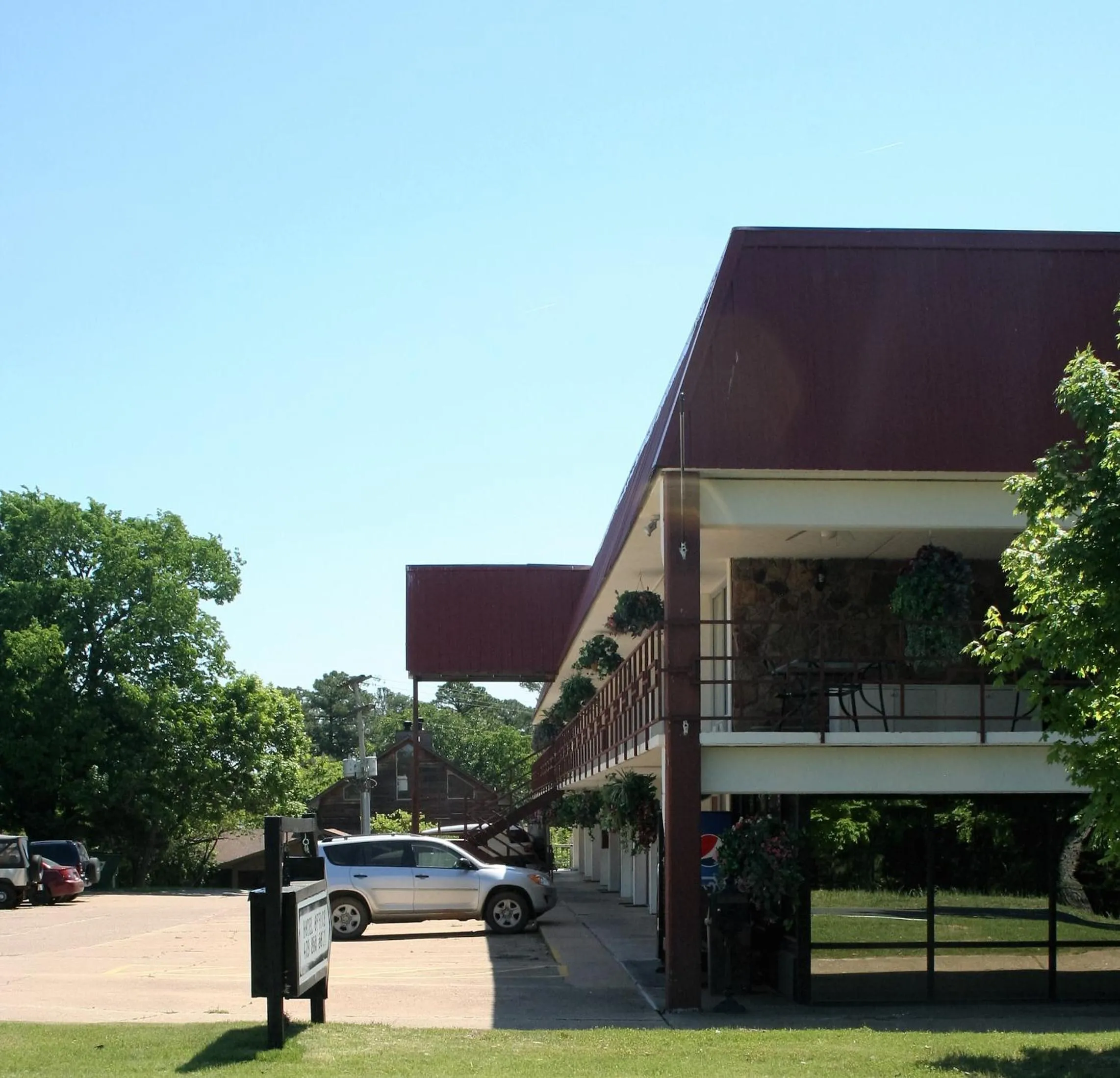 Property building in Passion Play Road Inn - Formerly Statue Road Inn