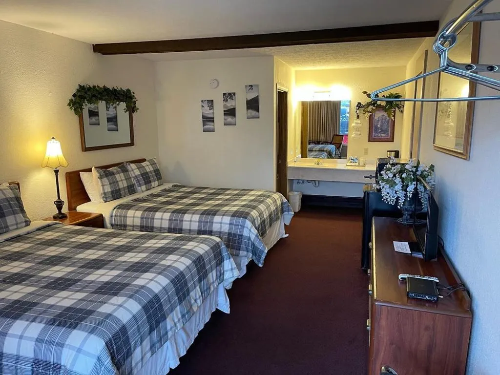 Bed in Passion Play Road Inn - Formerly Statue Road Inn