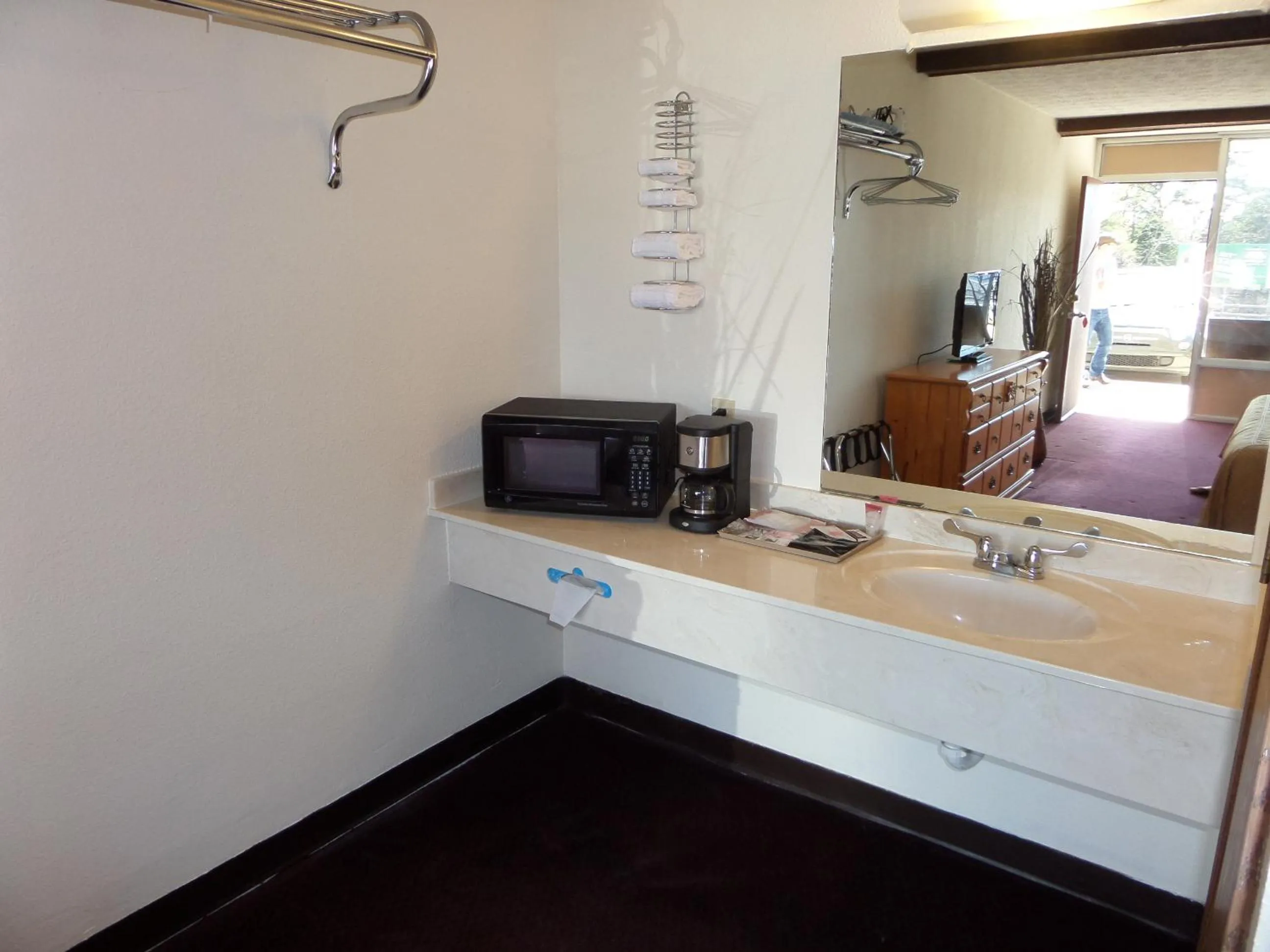 Bathroom in Passion Play Road Inn - Formerly Statue Road Inn