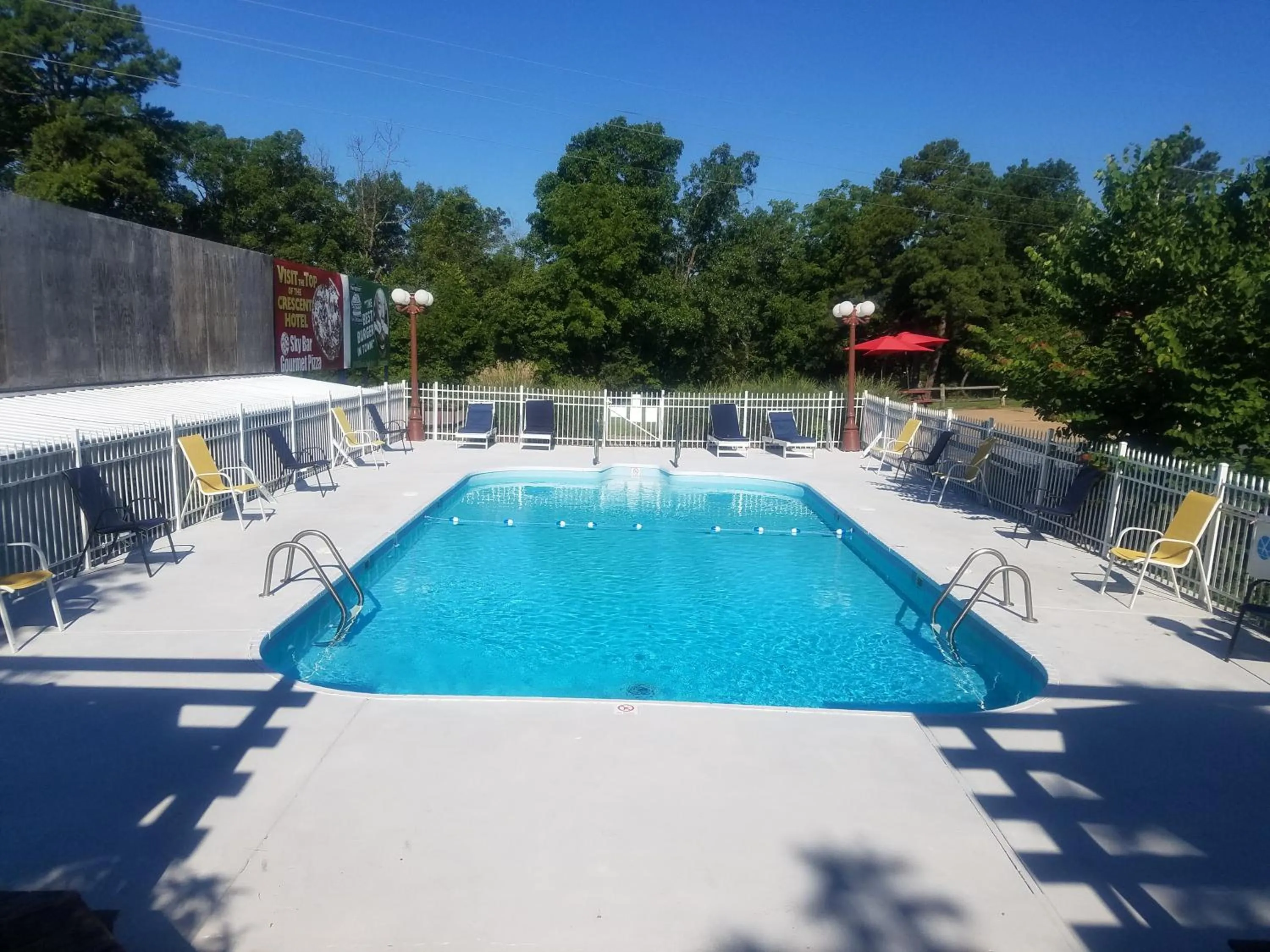 Swimming pool in Passion Play Road Inn - Formerly Statue Road Inn