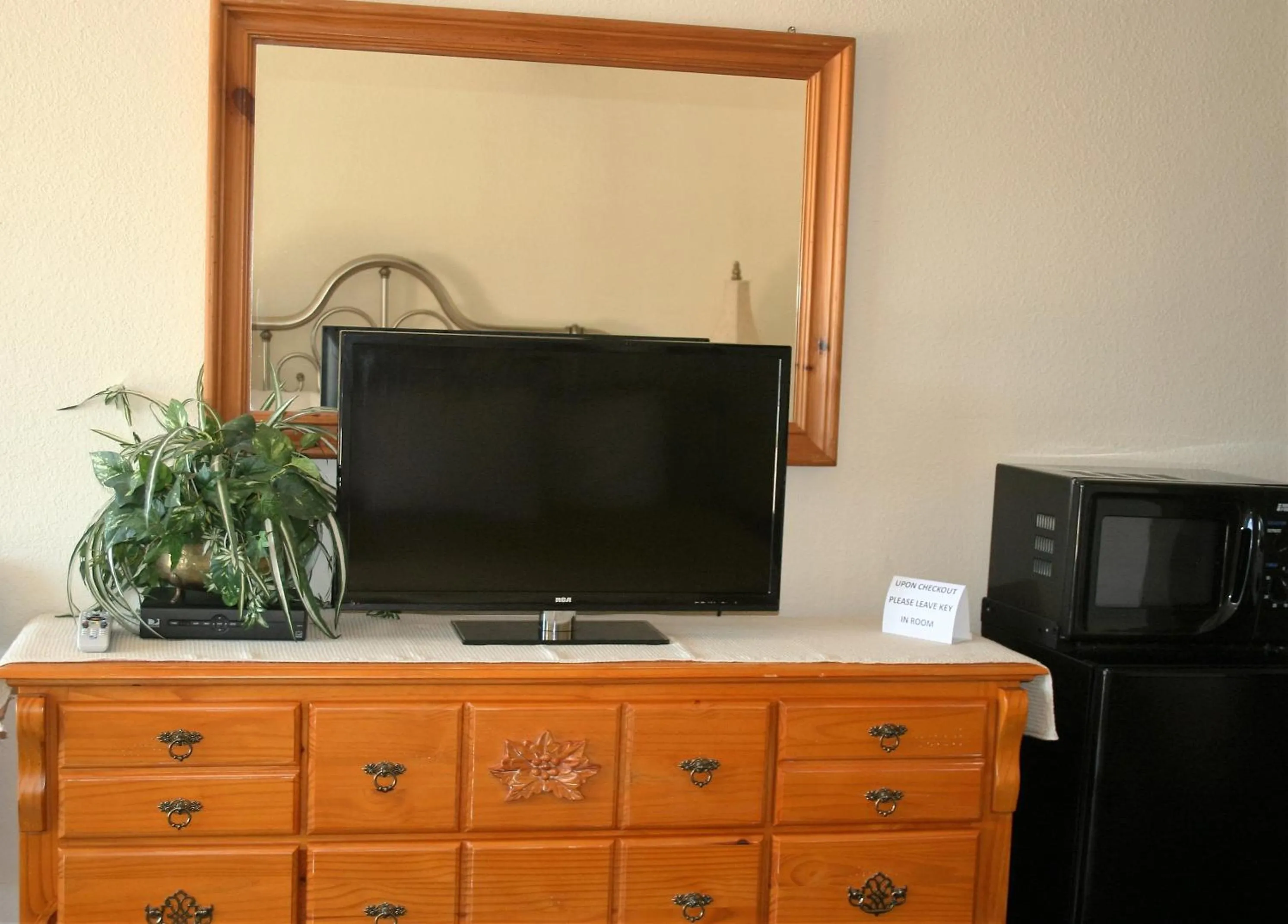 Decorative detail in Passion Play Road Inn - Formerly Statue Road Inn