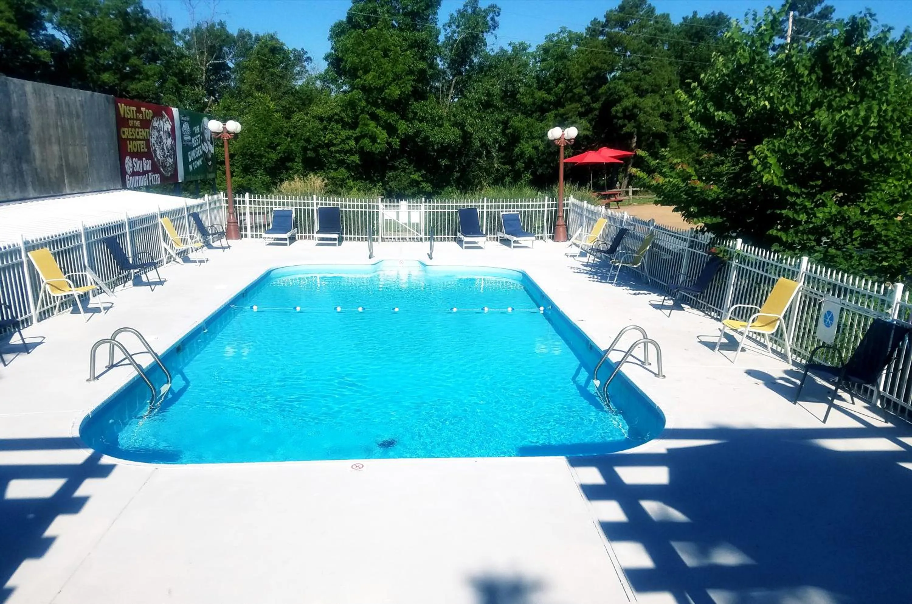 Swimming pool in Passion Play Road Inn - Formerly Statue Road Inn