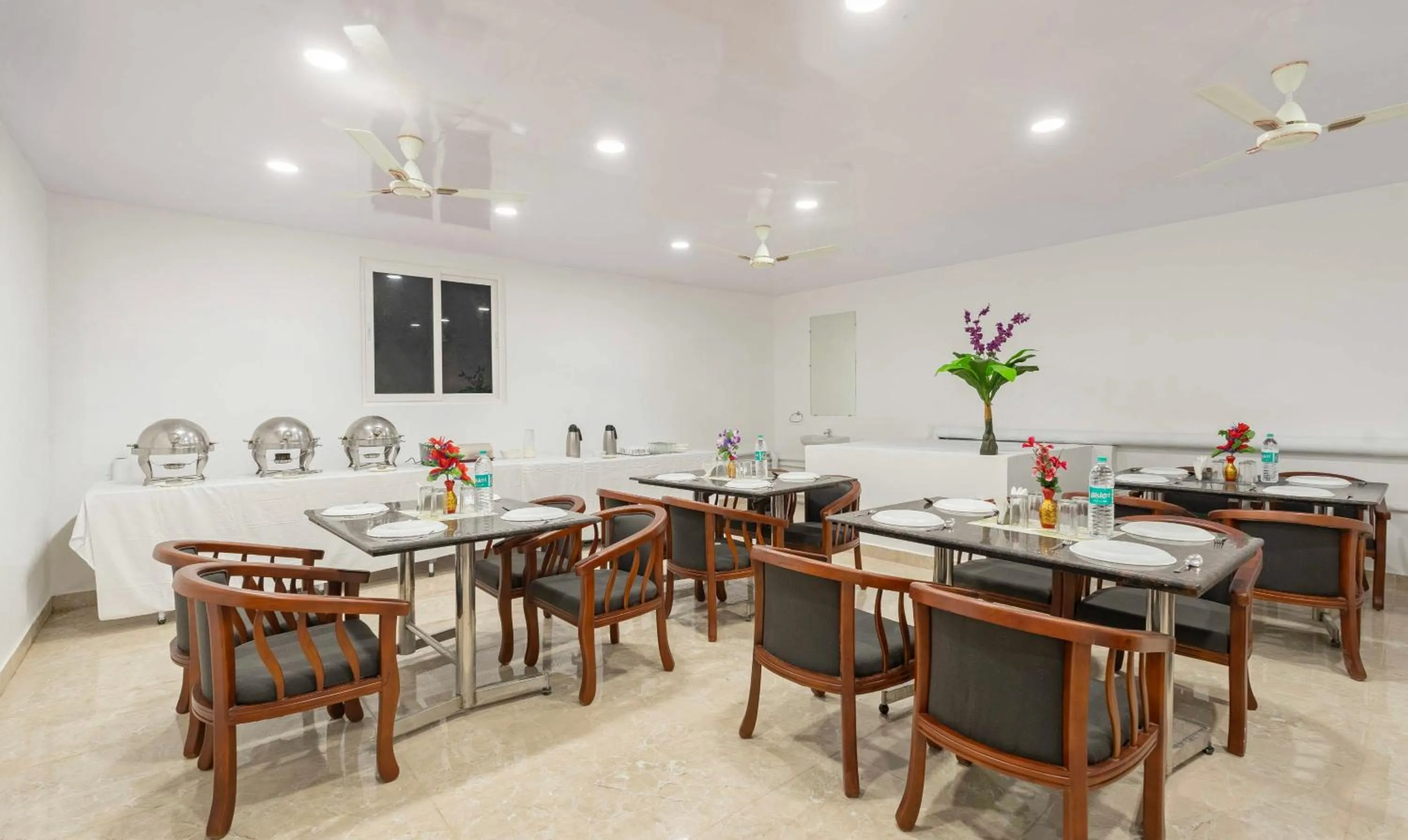 Dining area in Treebo Royal Plaza, 700 Mts From Promenade Beach