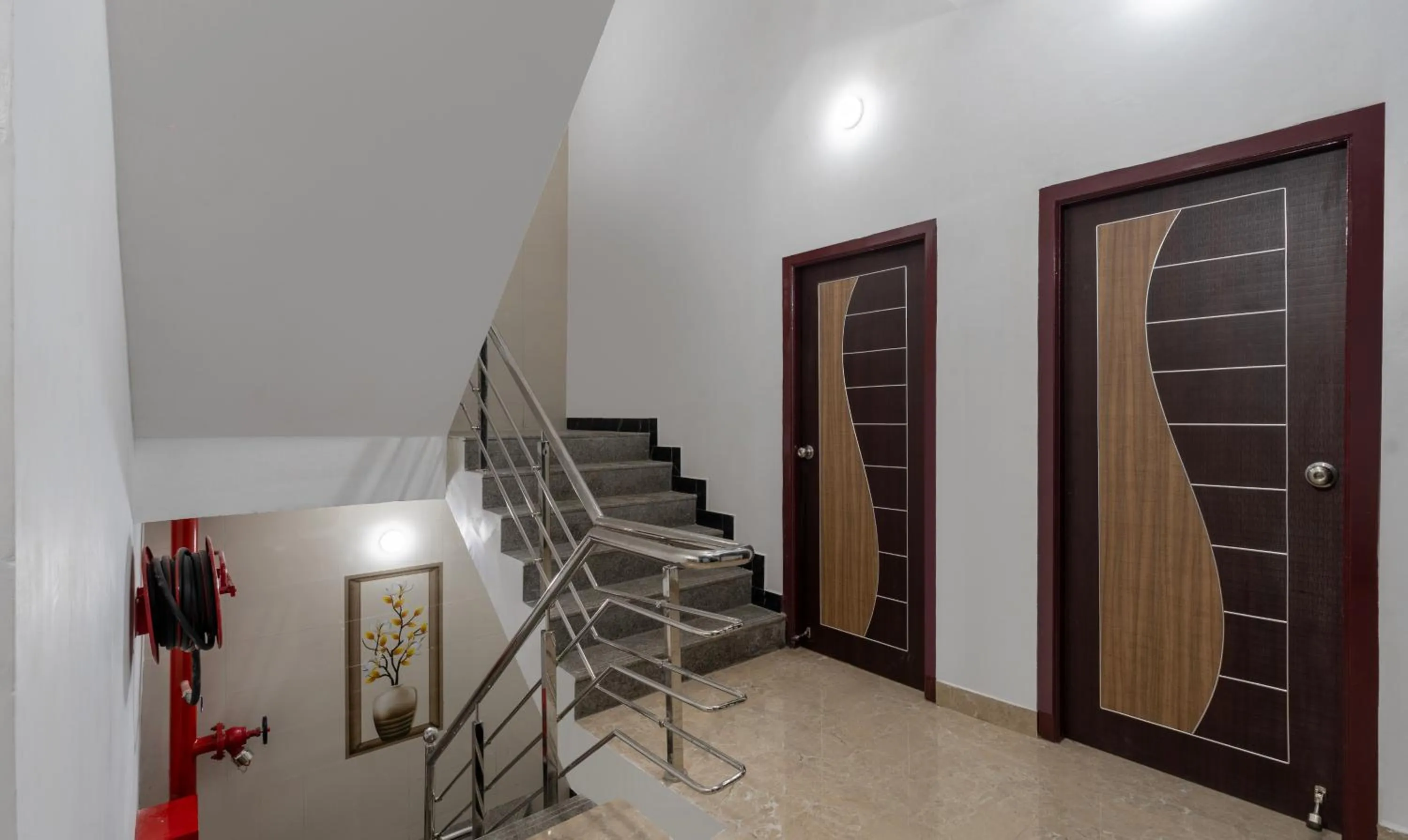 Lobby or reception in Treebo Royal Plaza, 700 Mts From Promenade Beach