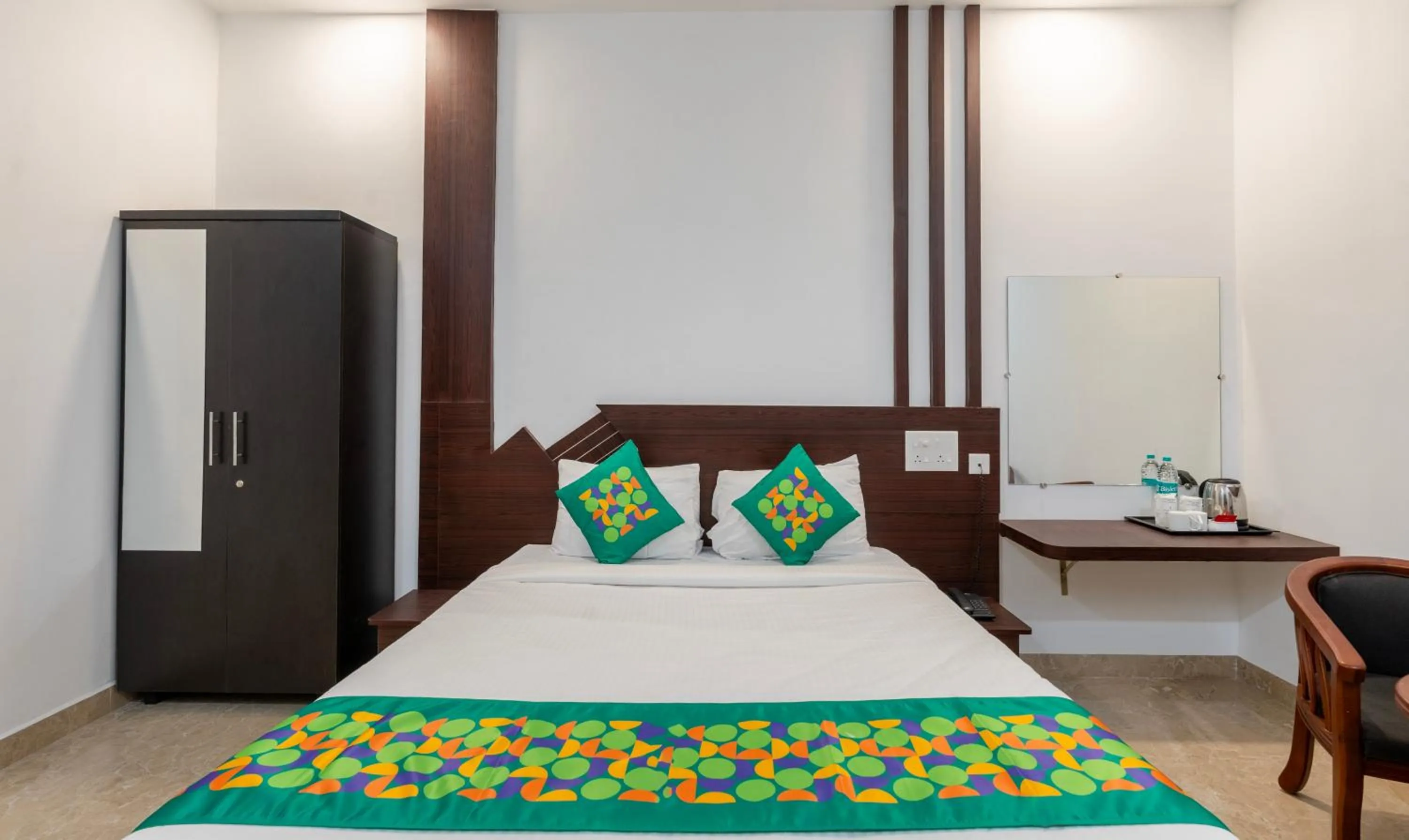 Bedroom, Bed in Treebo Royal Plaza, 700 Mts From Promenade Beach