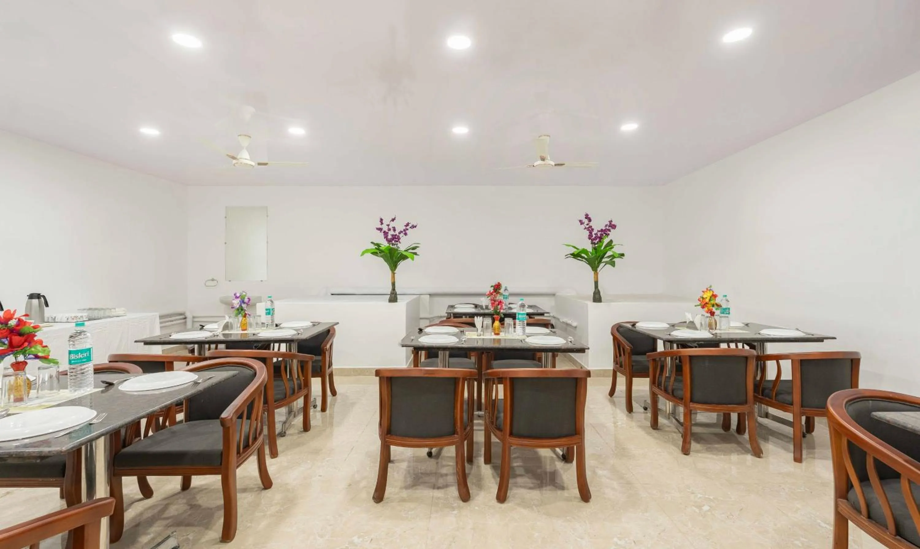 Dining area in Treebo Royal Plaza, 700 Mts From Promenade Beach