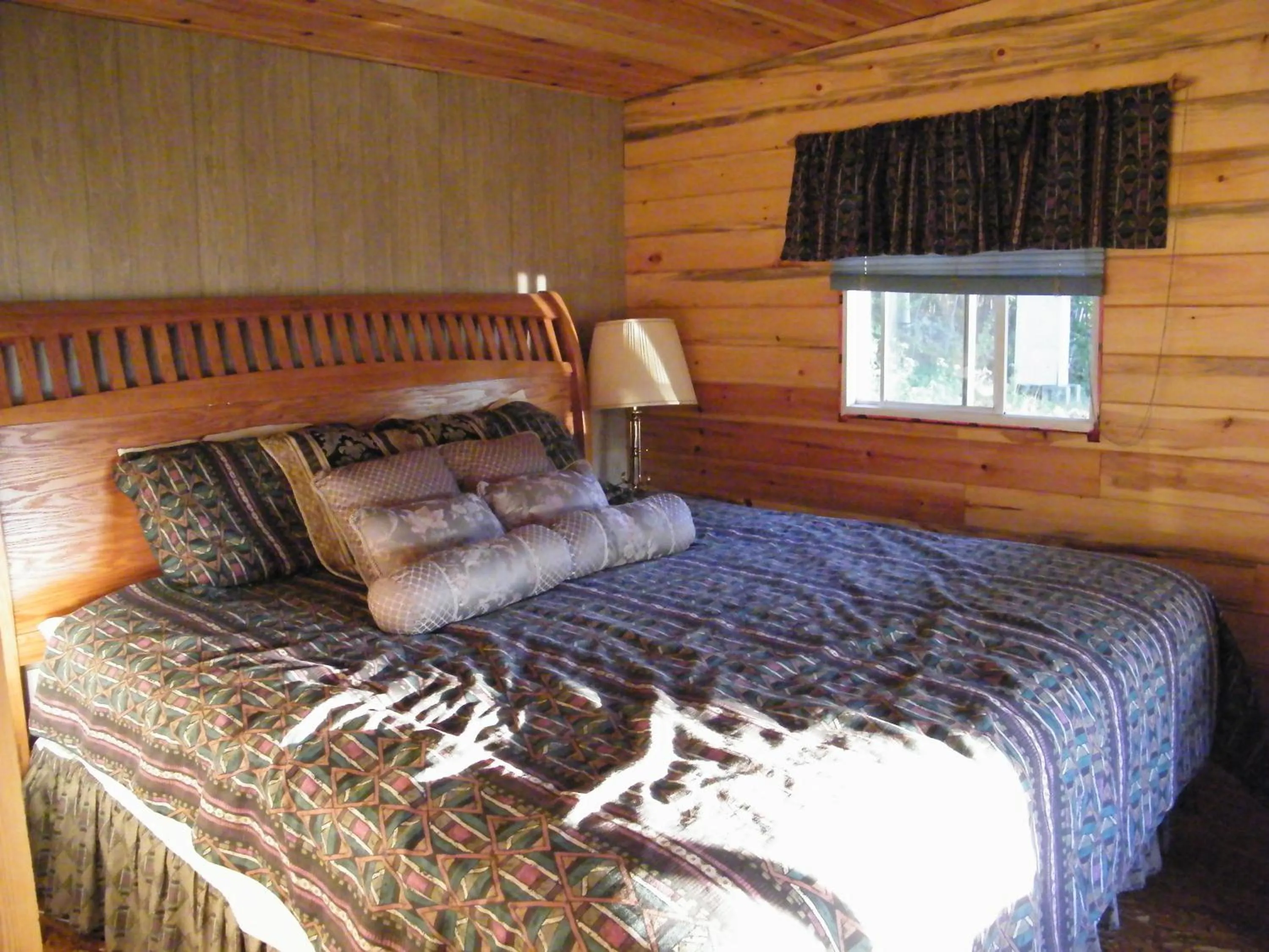 Day, Bed in Mowat Landing Cottages