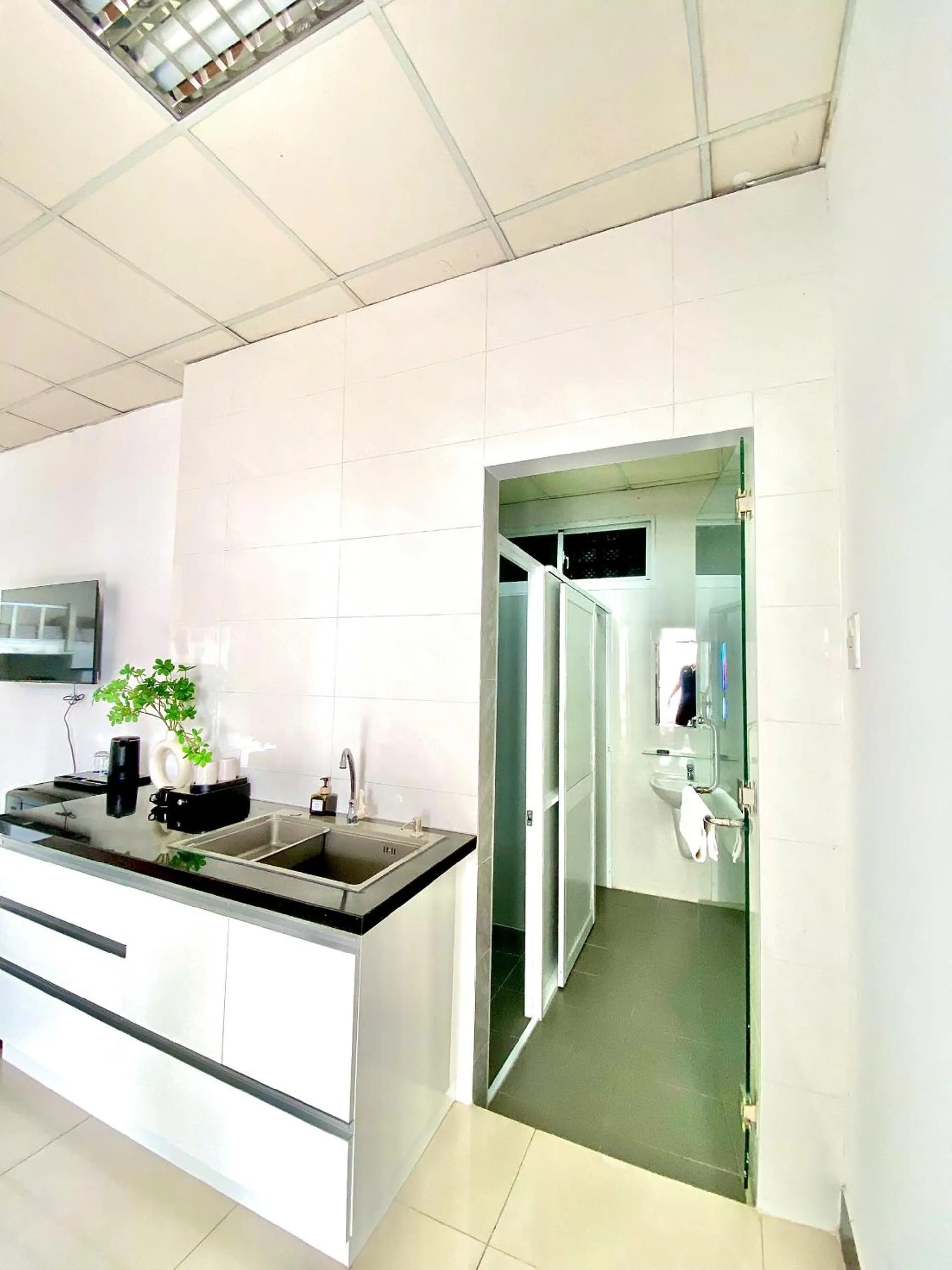 Shower in Bros Citihouse Hotel