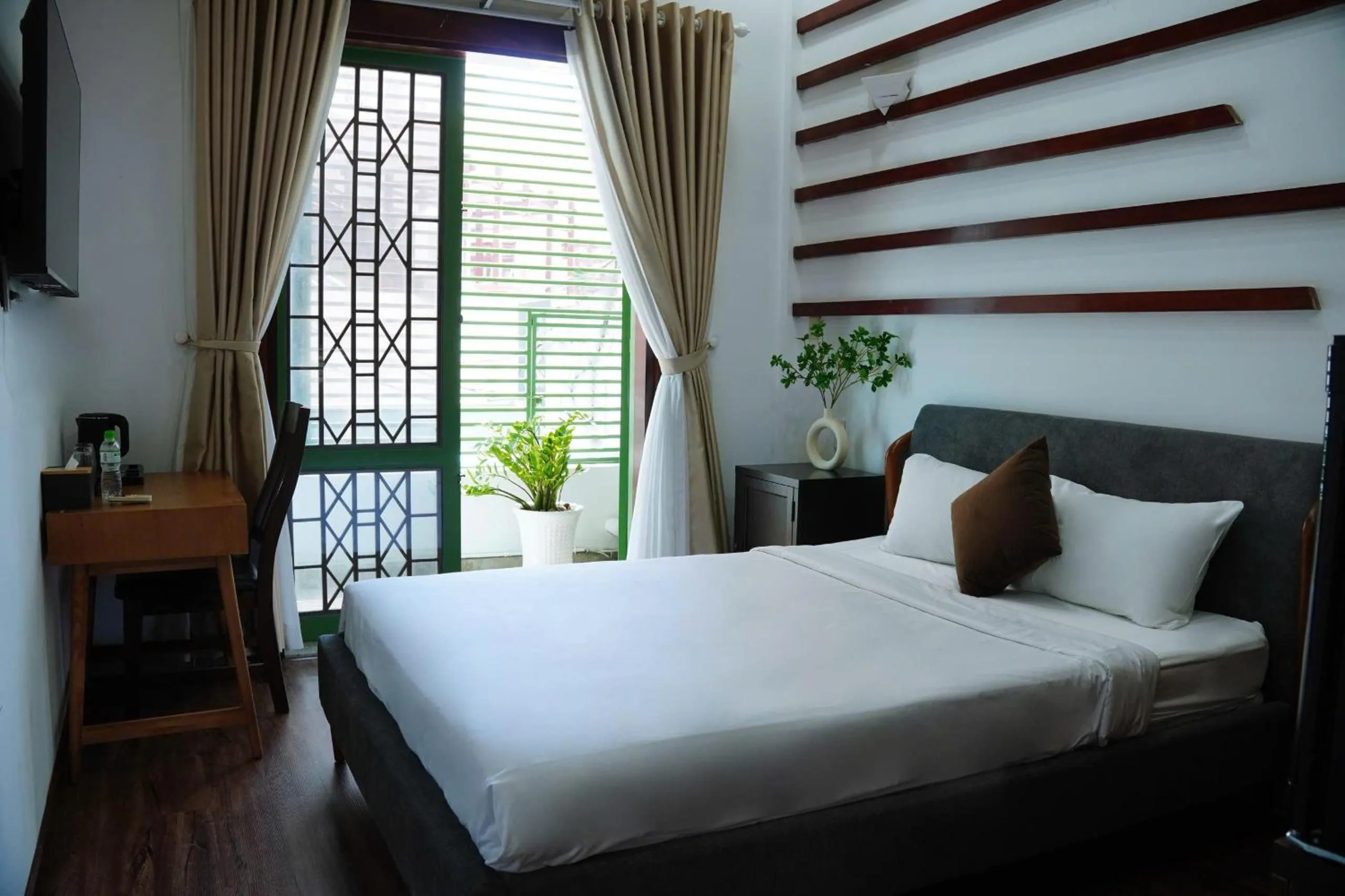 Photo of the whole room, Bed in Bros Citihouse Hotel