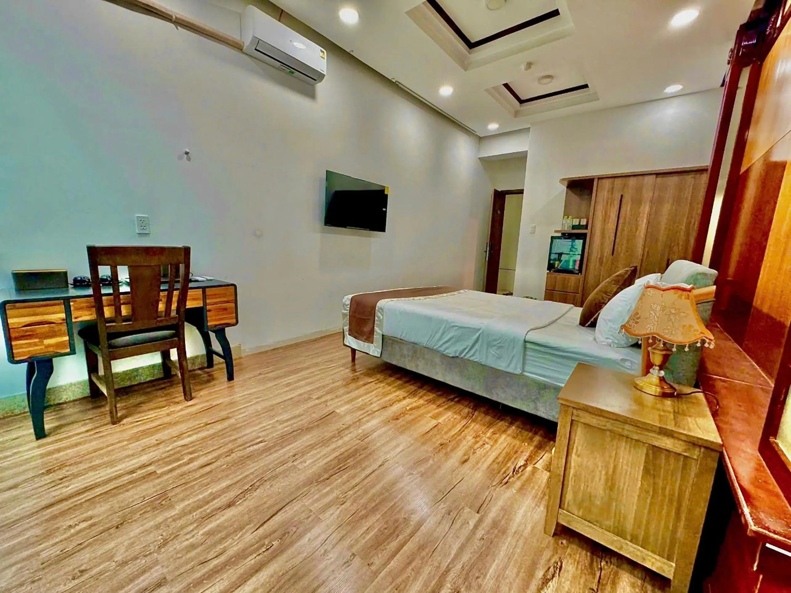 Photo of the whole room, Bed in Bros Citihouse Hotel