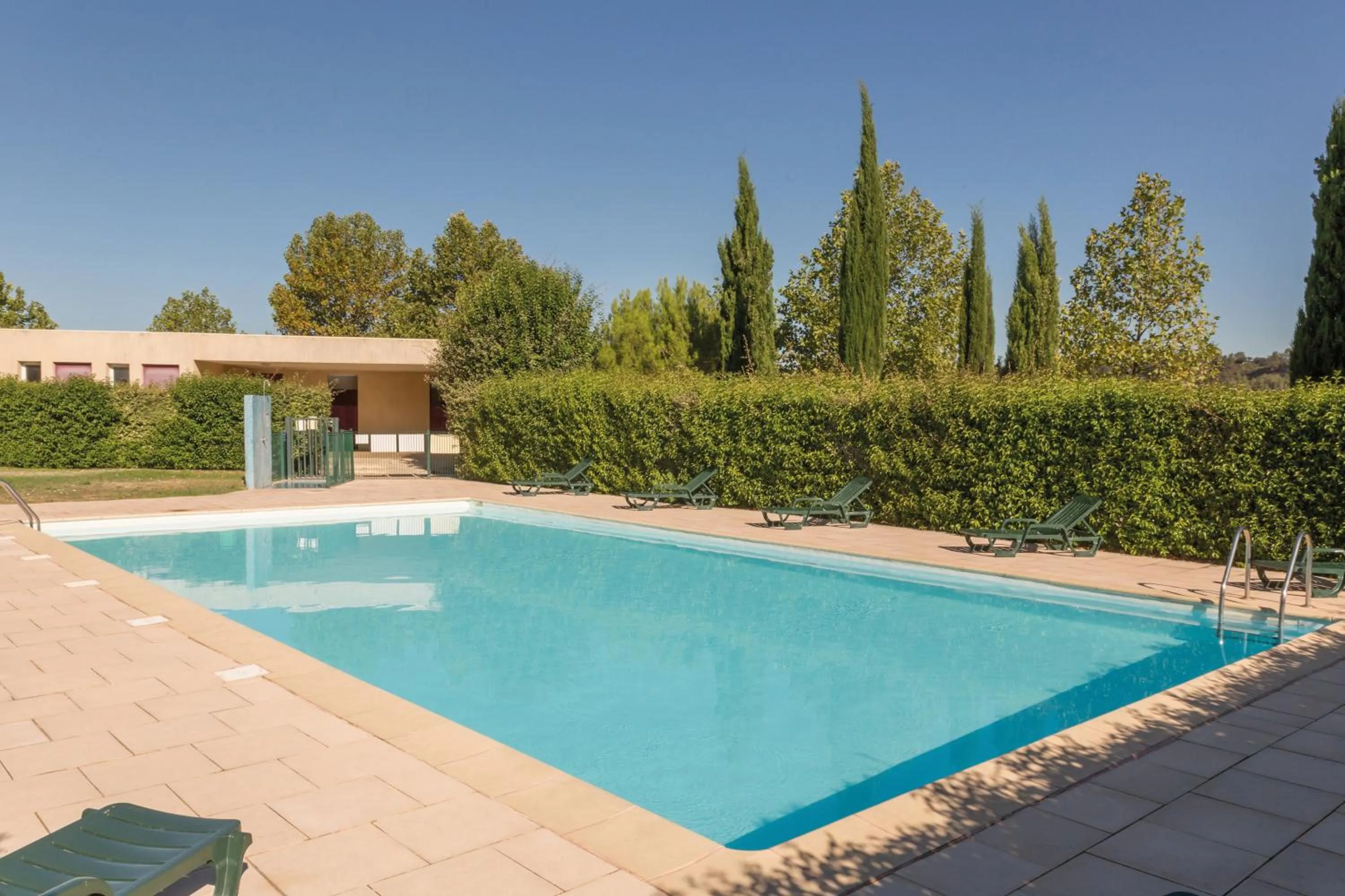 Swimming pool in Appart'City Classic Aix en Provence - Fuveau