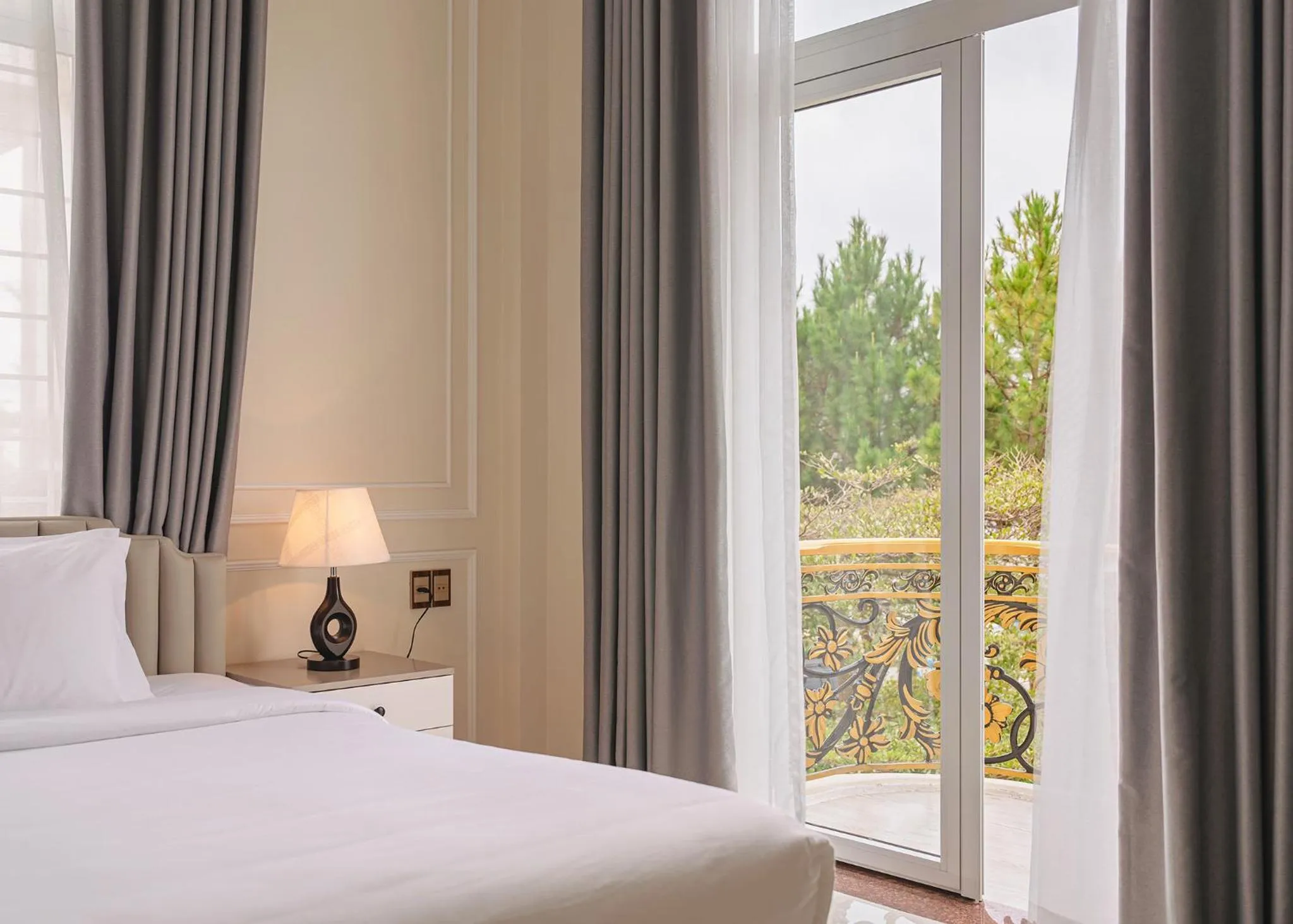 Balcony/Terrace, Bed in The One Da Lat Hotel