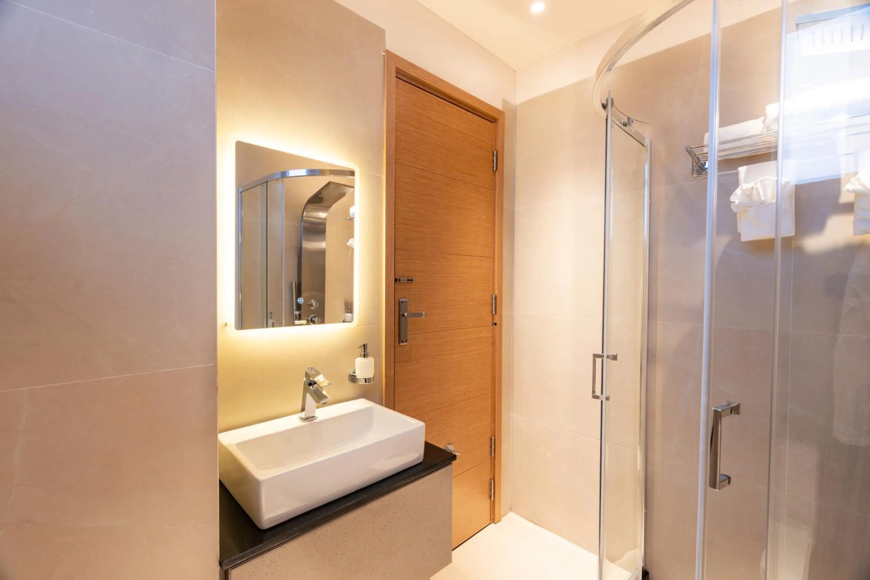 Shower in Krishna's courtyard Hotel & Convention