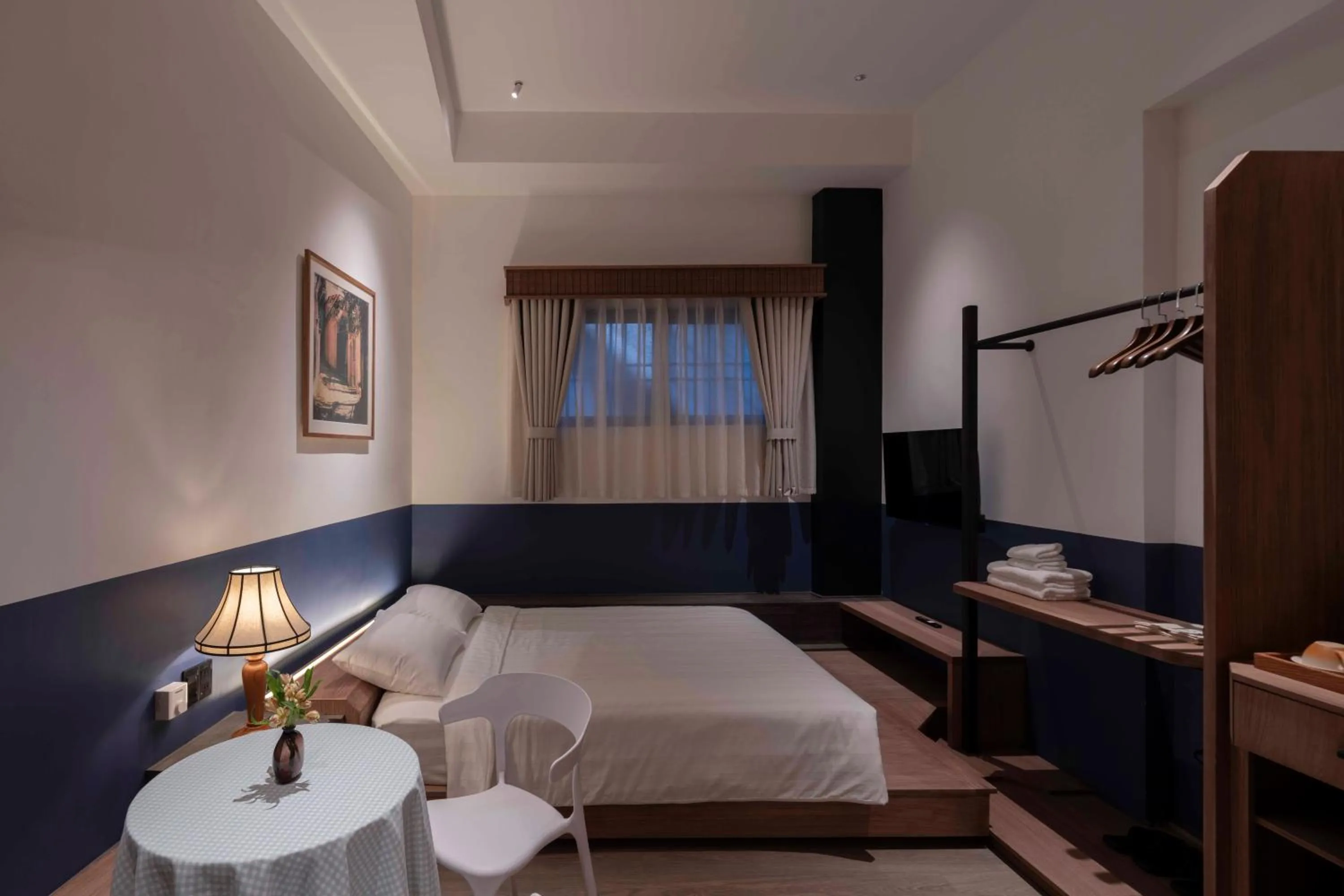 Photo of the whole room, Bed in The Lamp Boutique House