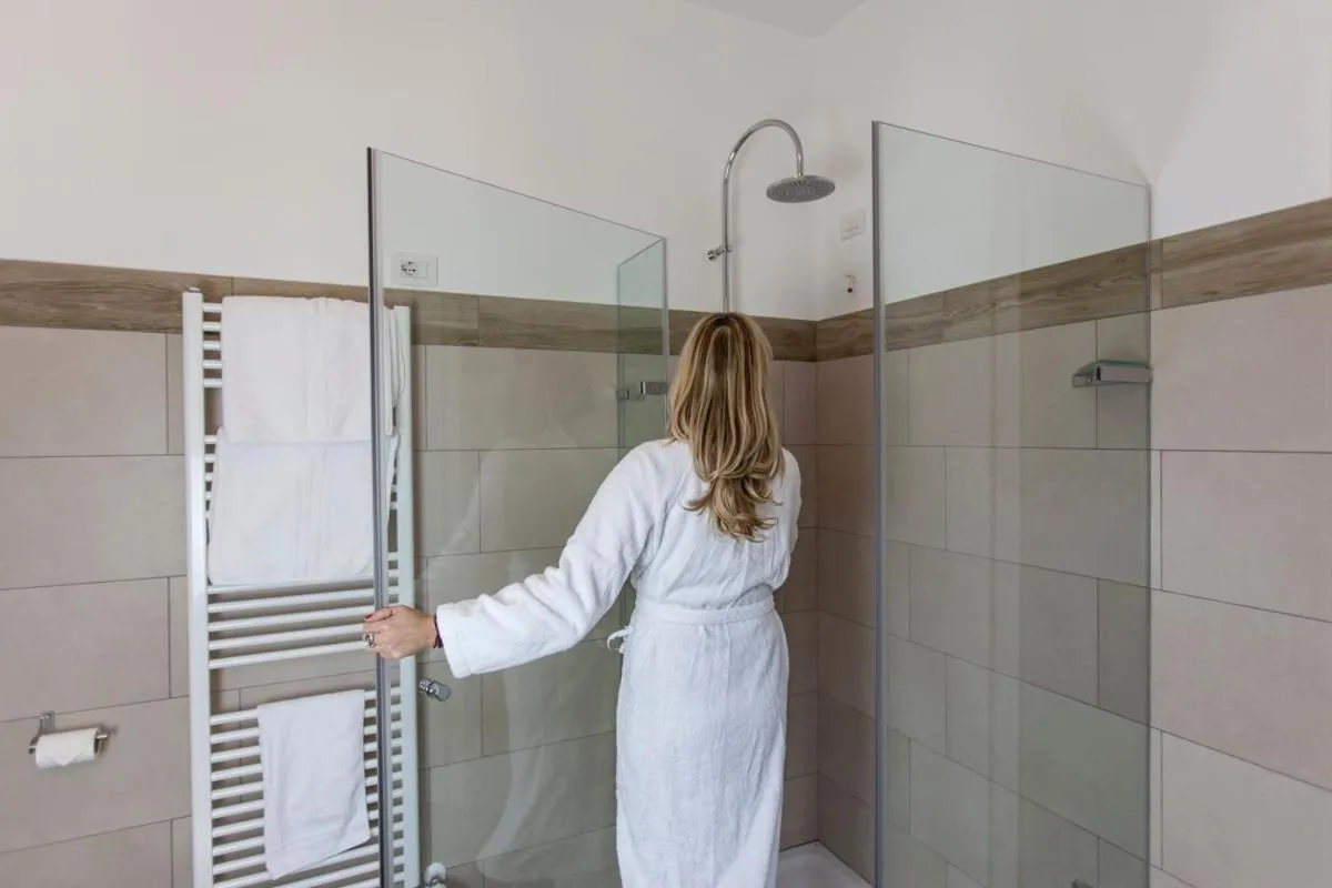 Shower in BHL Boutique Rooms Legnano
