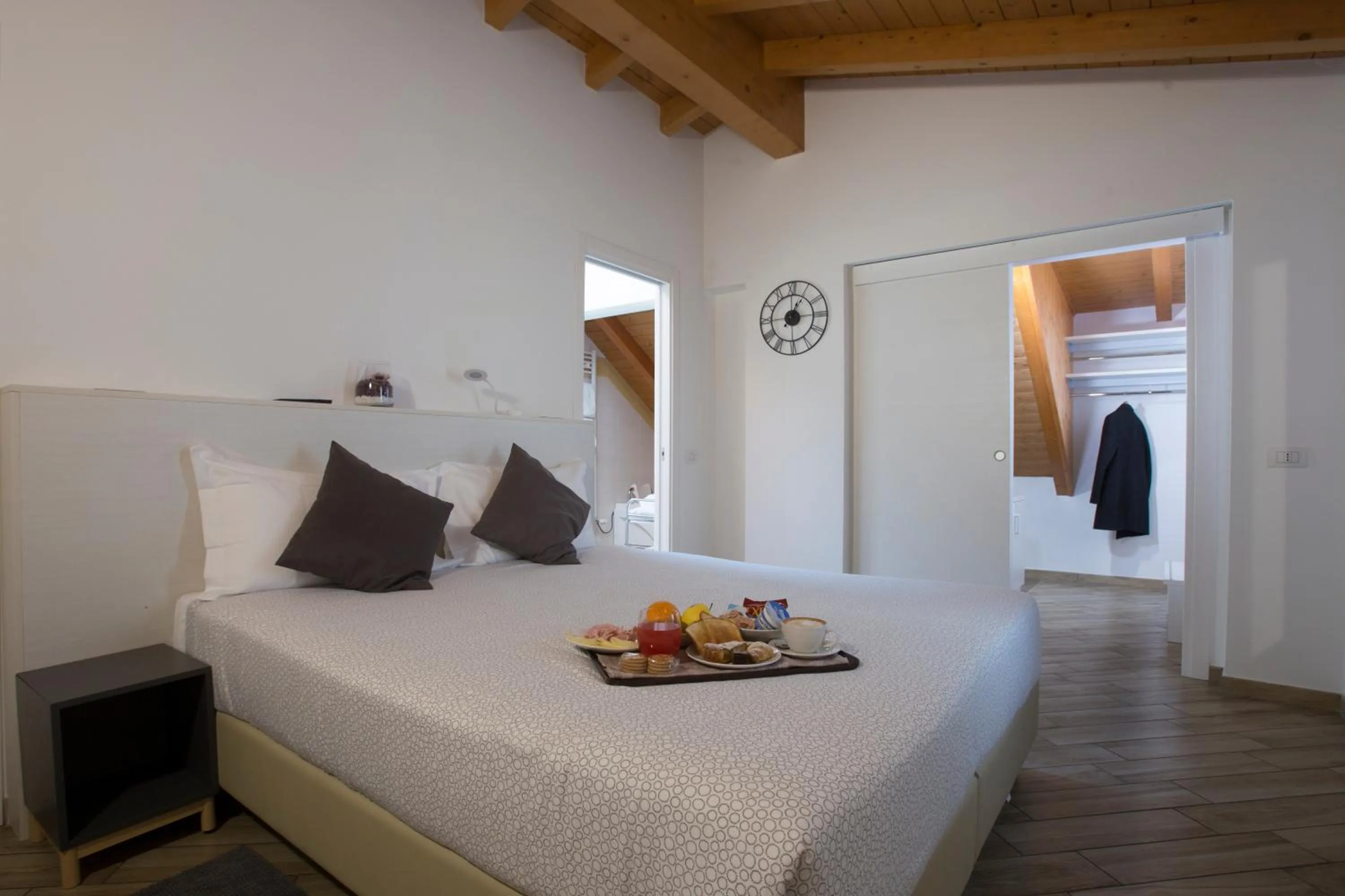 Photo of the whole room, Bed in BHL Boutique Rooms Legnano