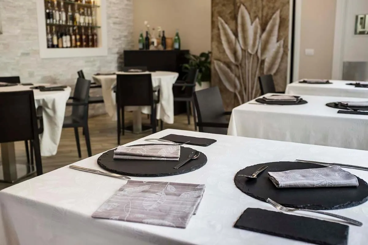 Restaurant/places to eat in BHL Boutique Rooms Legnano