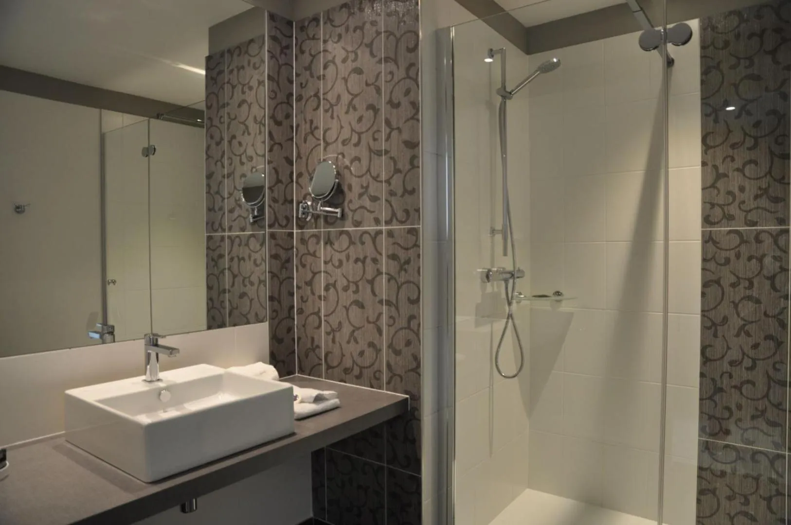 Bathroom in Les 3 Lieux - Hôtel, Restaurant, Espace sensoriel