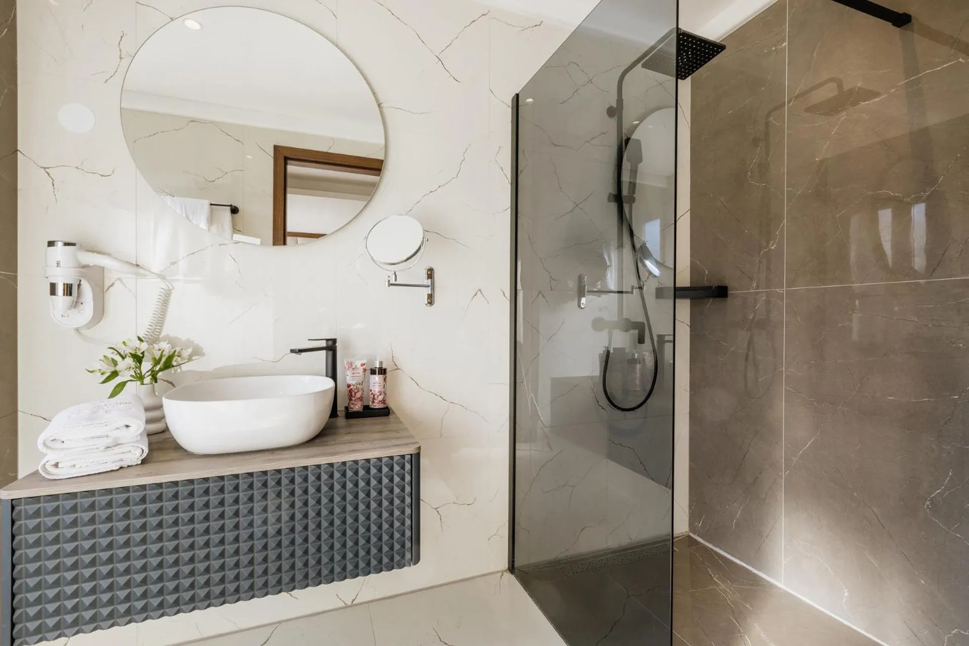 Bathroom in San Valentino Palace, Umag city center