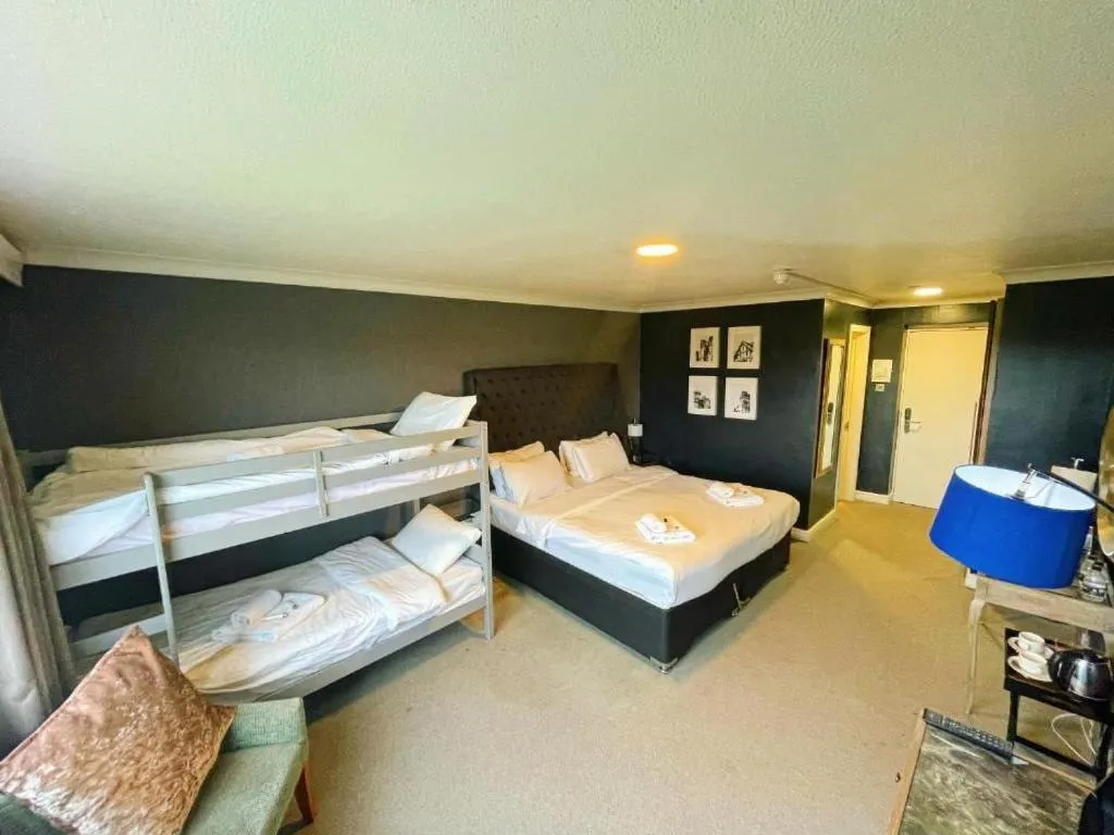 Bedroom, Bed in Dancenter Birmingham Airport near NEC