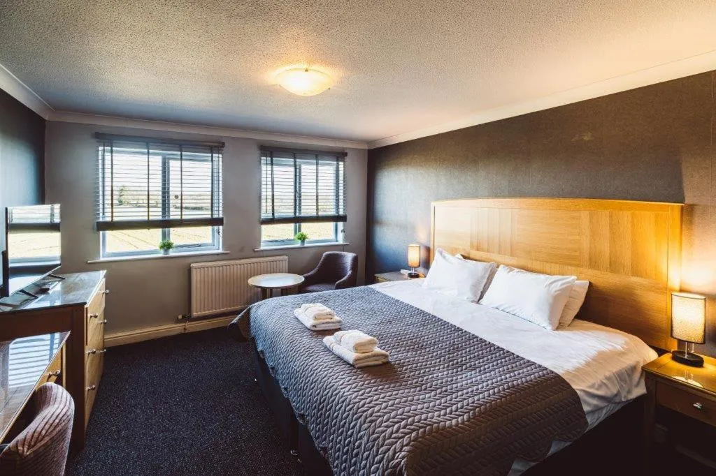 Bedroom, Bed in Dancenter Birmingham Airport near NEC