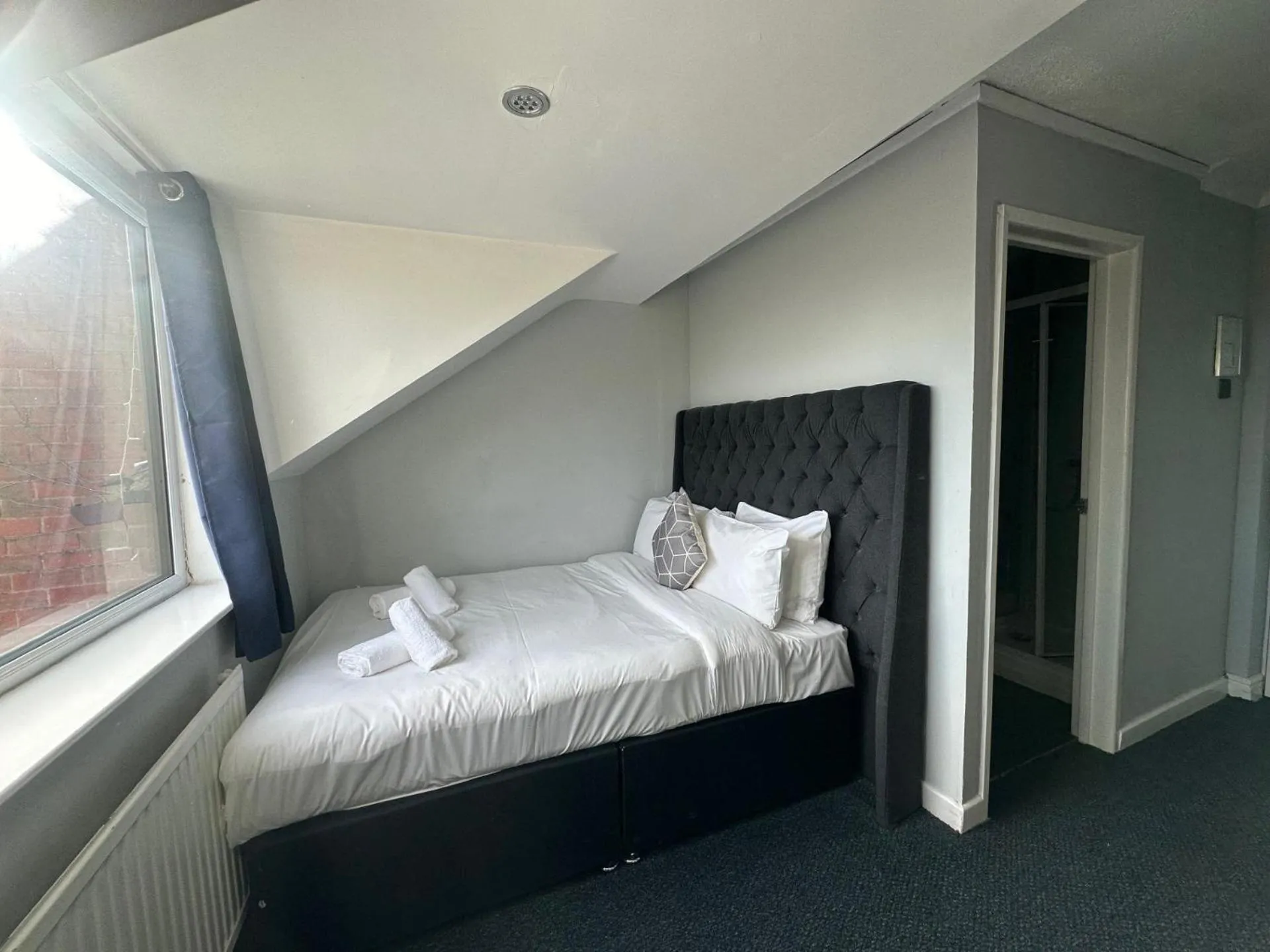 Bedroom, Bed in Dancenter Birmingham Airport near NEC