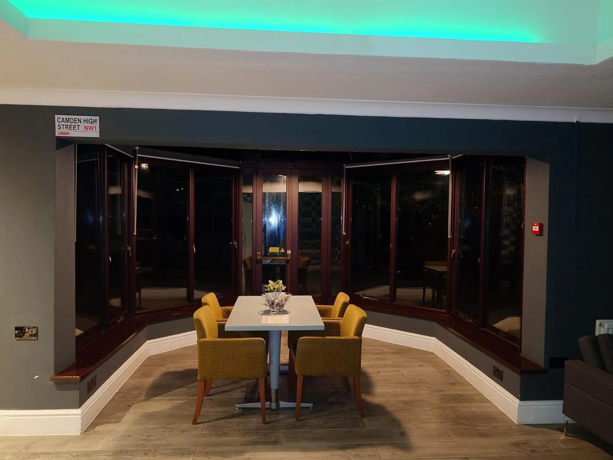 Bedroom in Dancenter Birmingham Airport near NEC