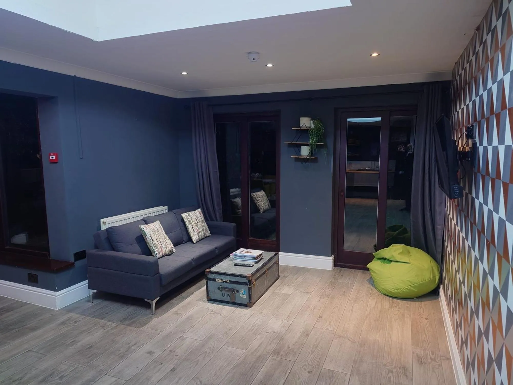 Bedroom in Dancenter Birmingham Airport near NEC