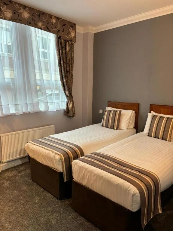 Bedroom, Bed in Dancenter East Midlands Airport