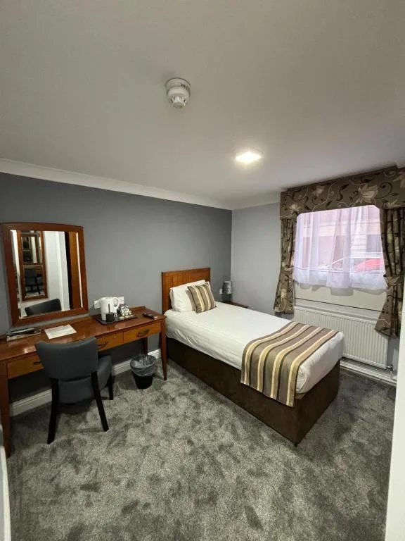 Bedroom, Bed in Dancenter East Midlands Airport