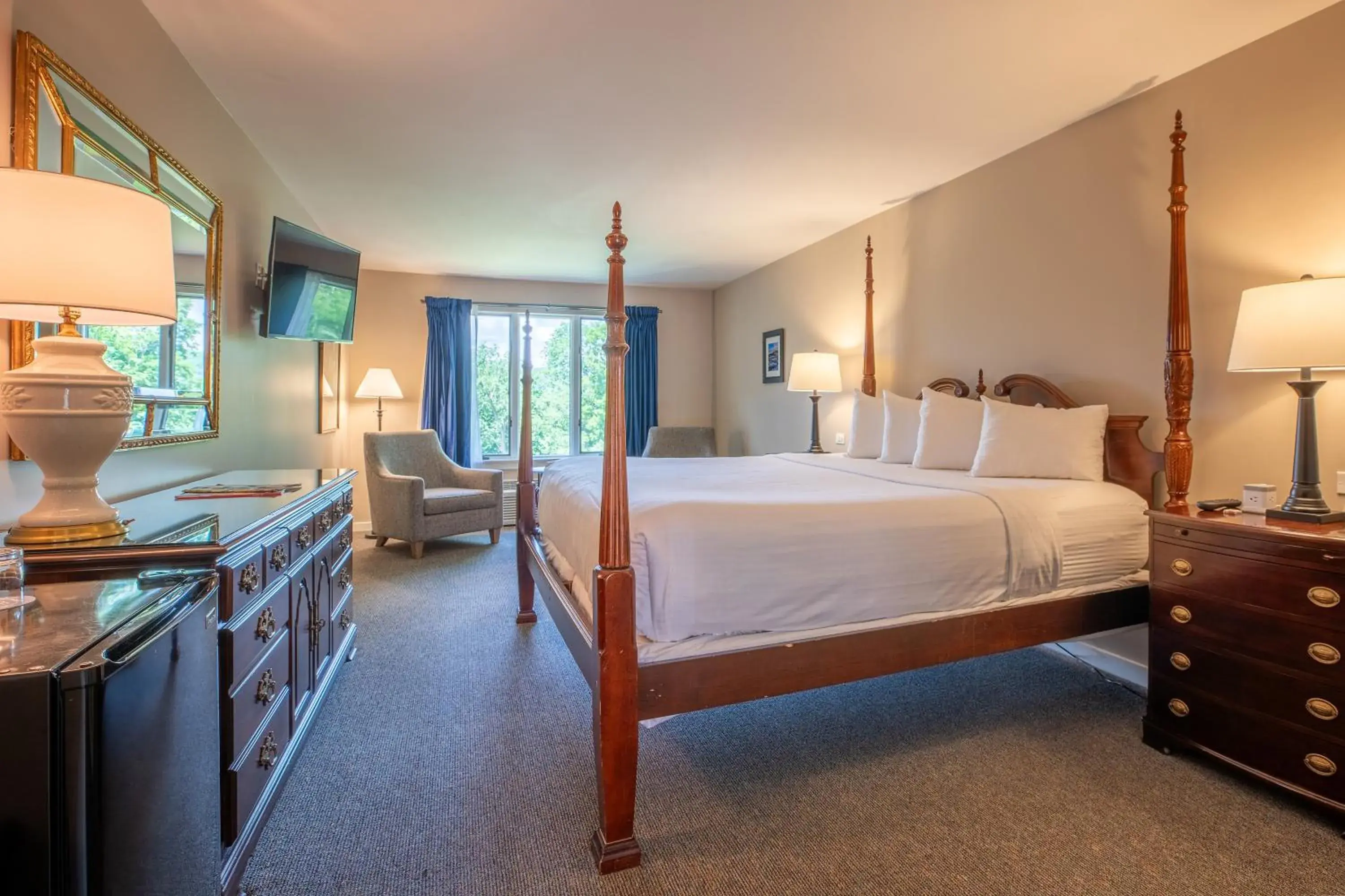 Standard King River View in The Shire Woodstock Standard King River View in The Shire Woodstock